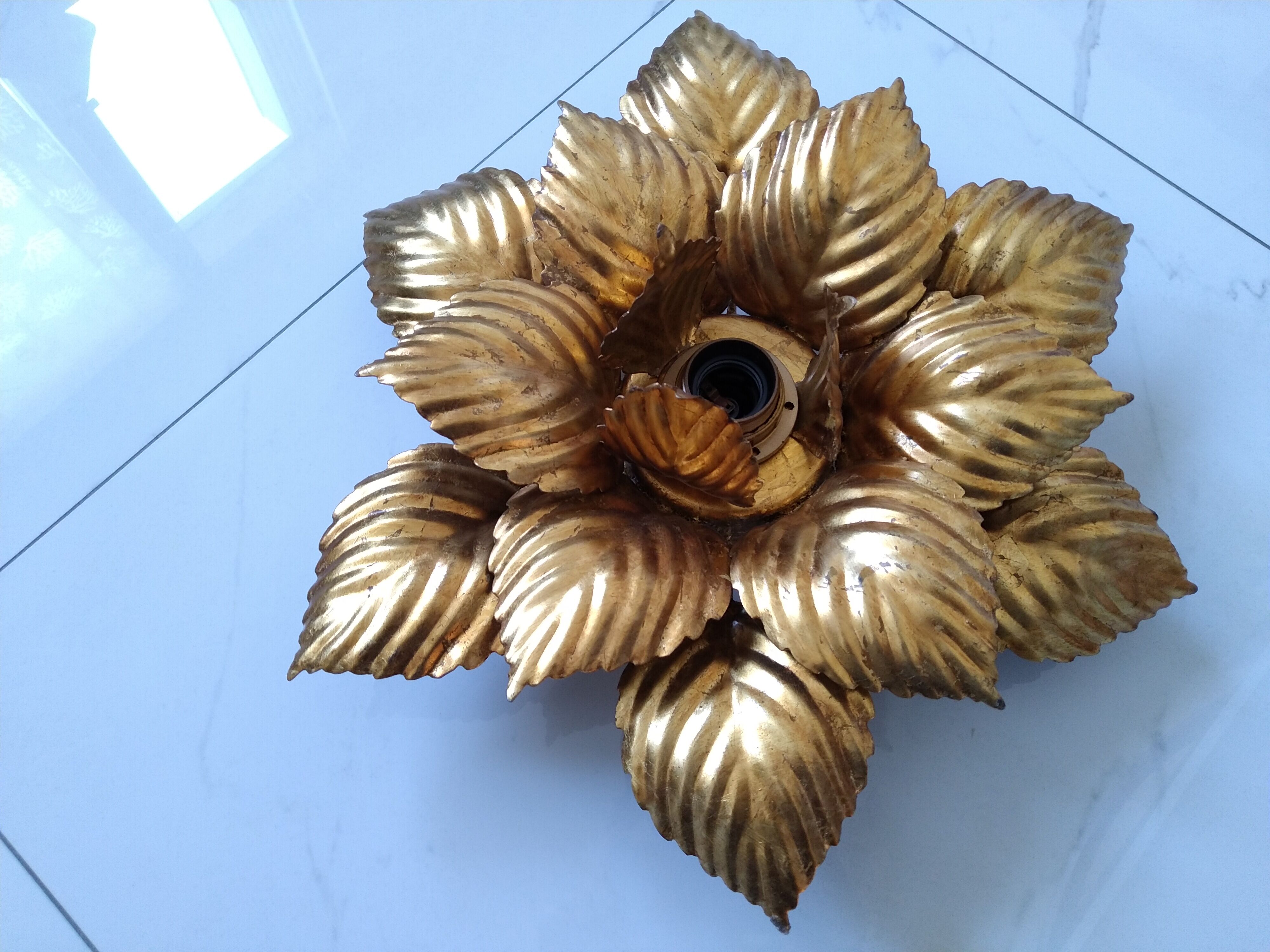 Flower masca ceiling