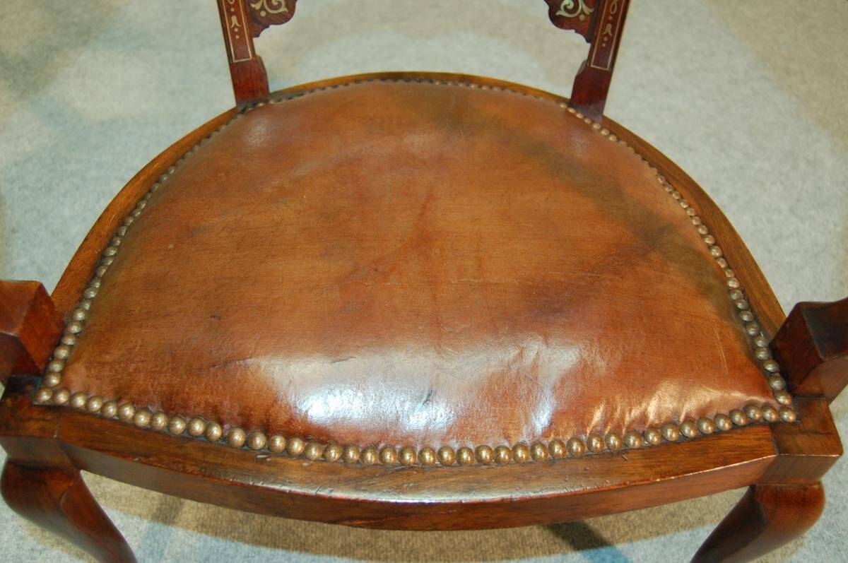 19th century armchair in leather and rosewood inlaid with brass and rosewood