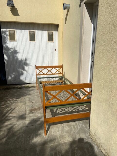 Single bed 1 person 70s