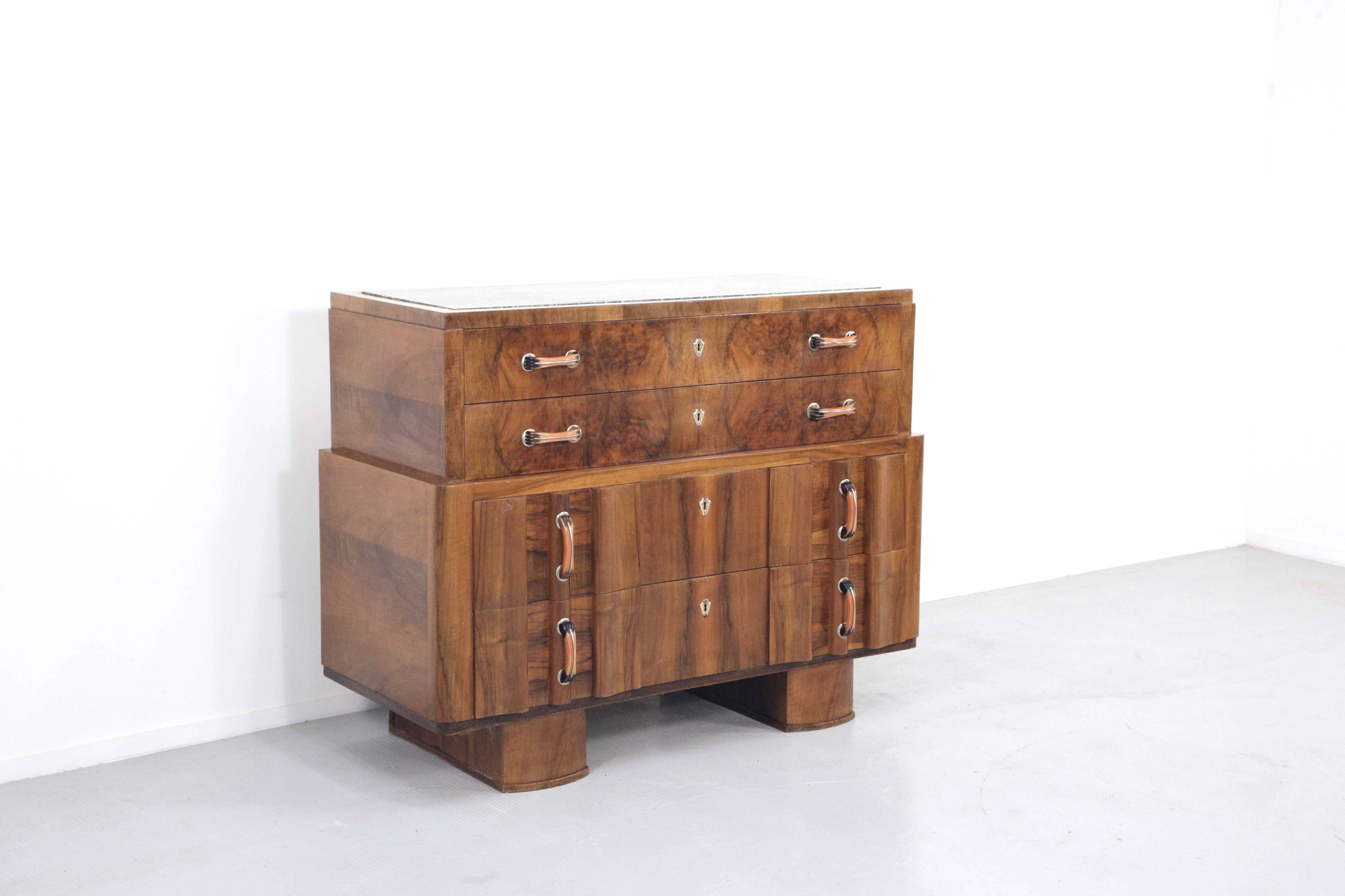 Art deco italian chest of drawers in walnut burl 1930