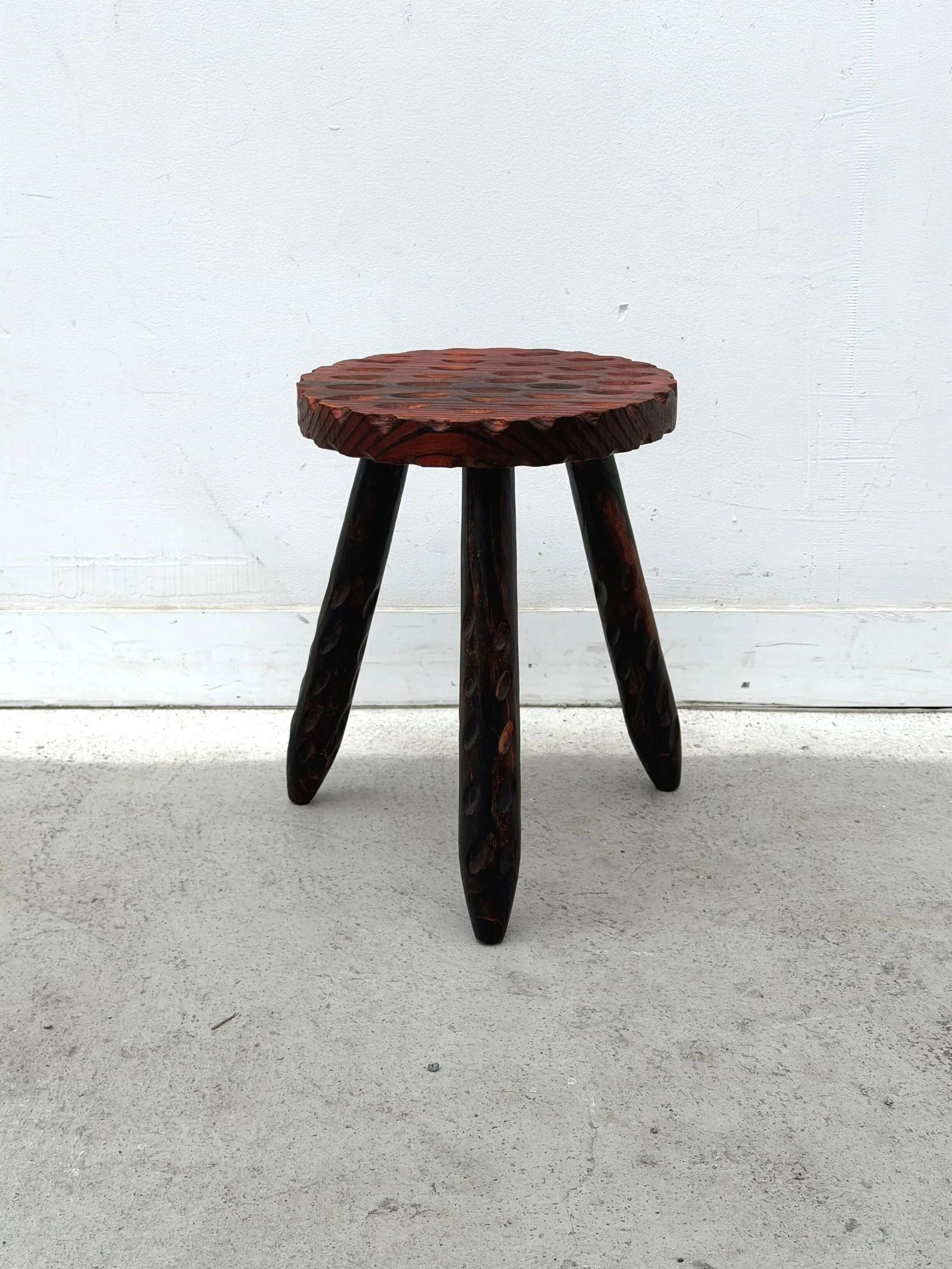 Tabouret brutaliste en bois massif, Espagne 1970