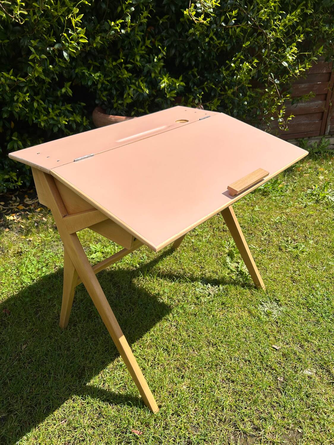 Children's desk with compass legs