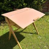 Children's desk with compass feet