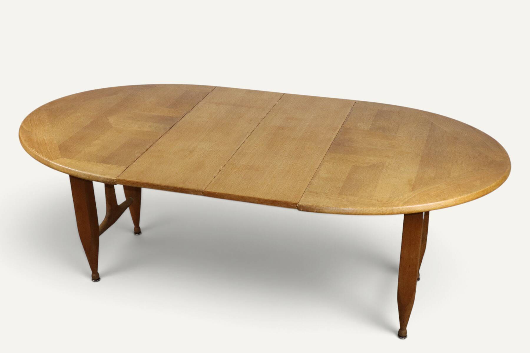 Extendable dining table in oak by Guillerme and Chambron - 1960s