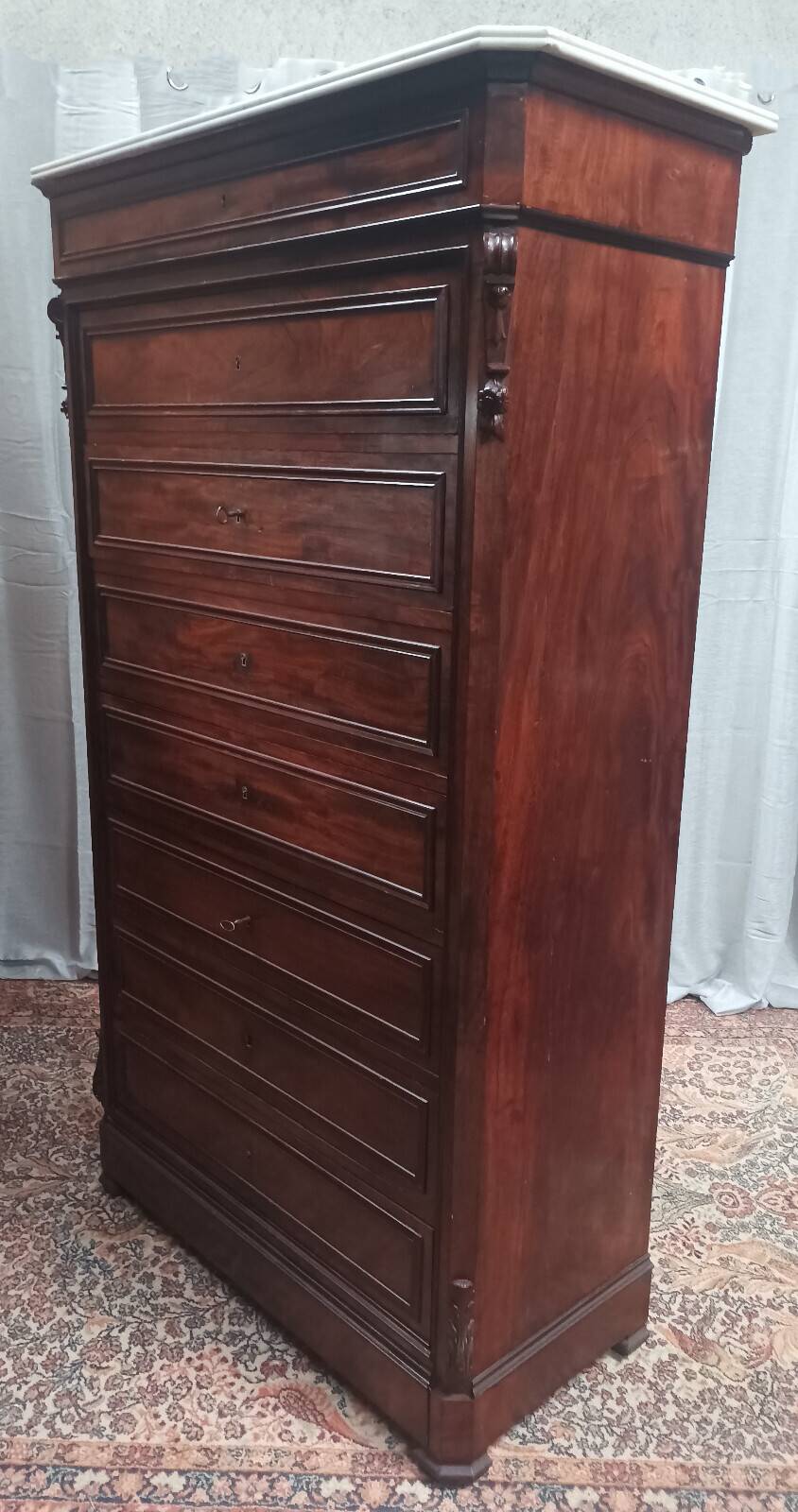 Large mahogany chest of drawers with 8 drawers from the Napoleonic III period.