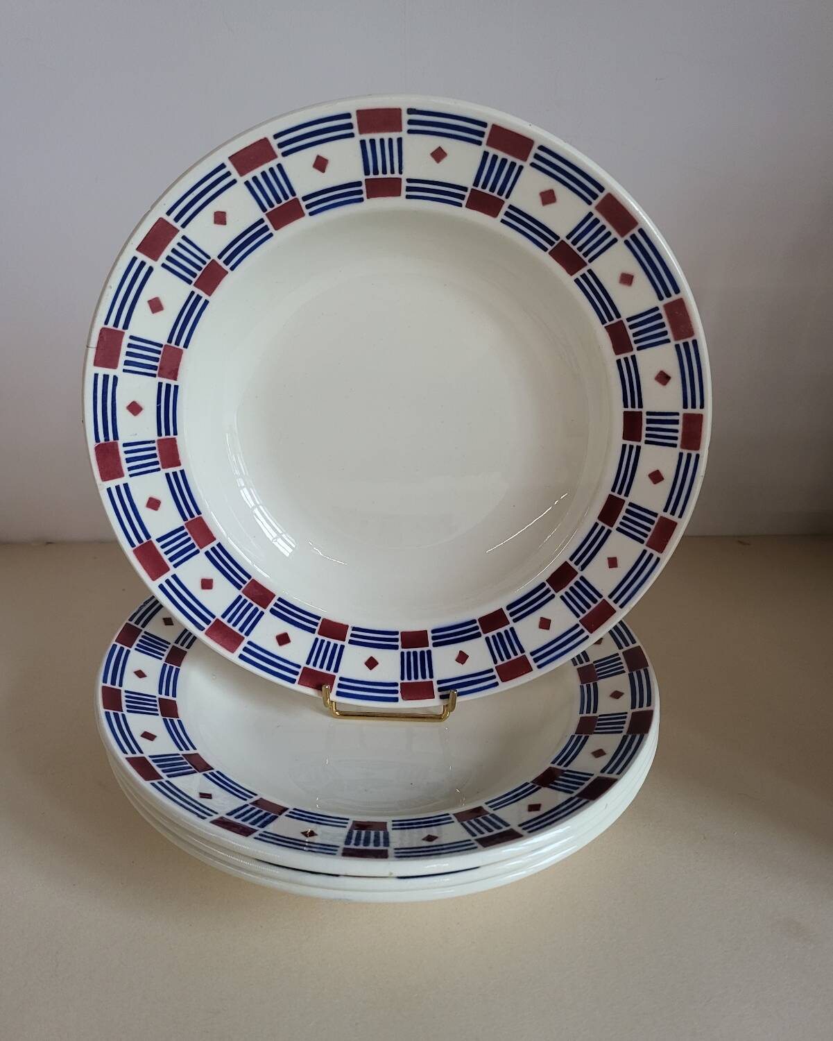 Set of 4 Vincennes earthenware soup plates, Paris.
