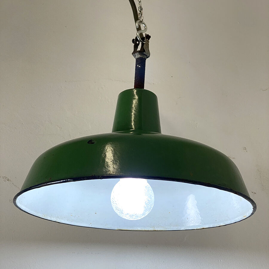 Vintage industrial suspension 50's in green enamelled sheet metal