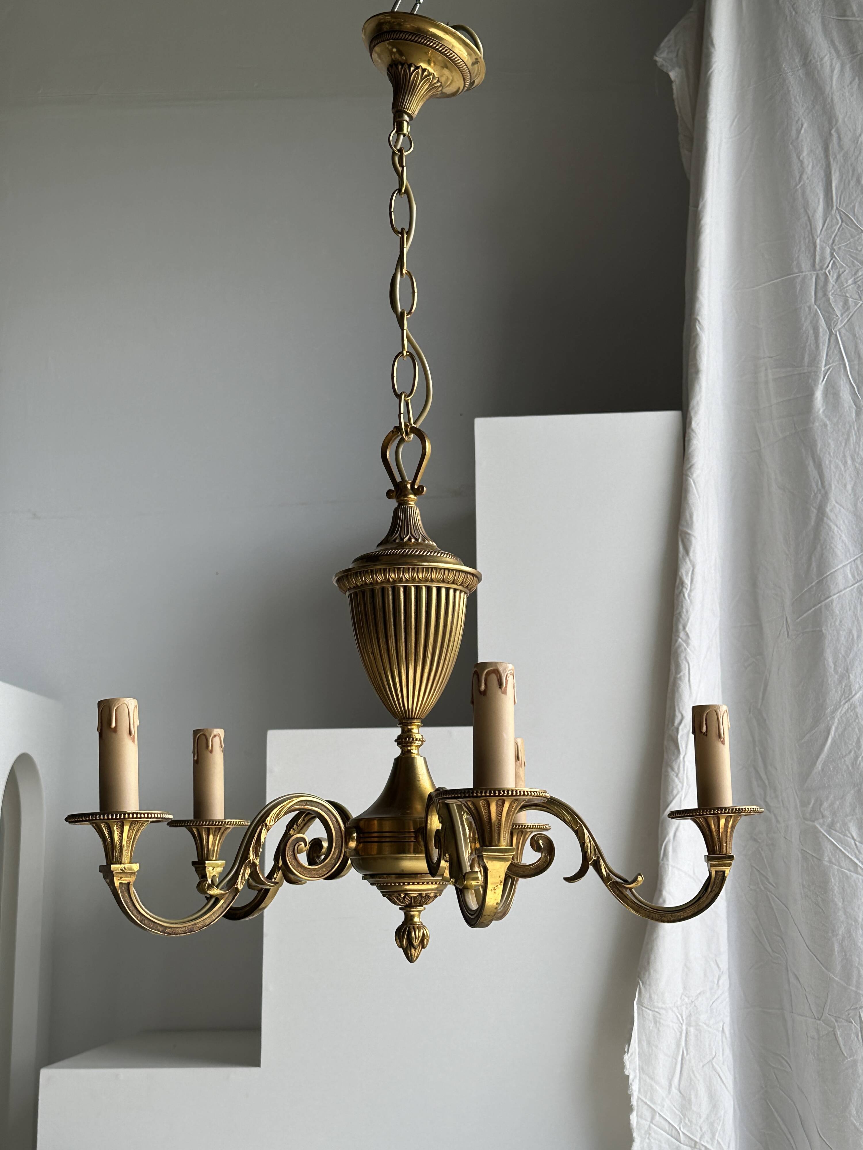 Classic 5-light gold chandelier