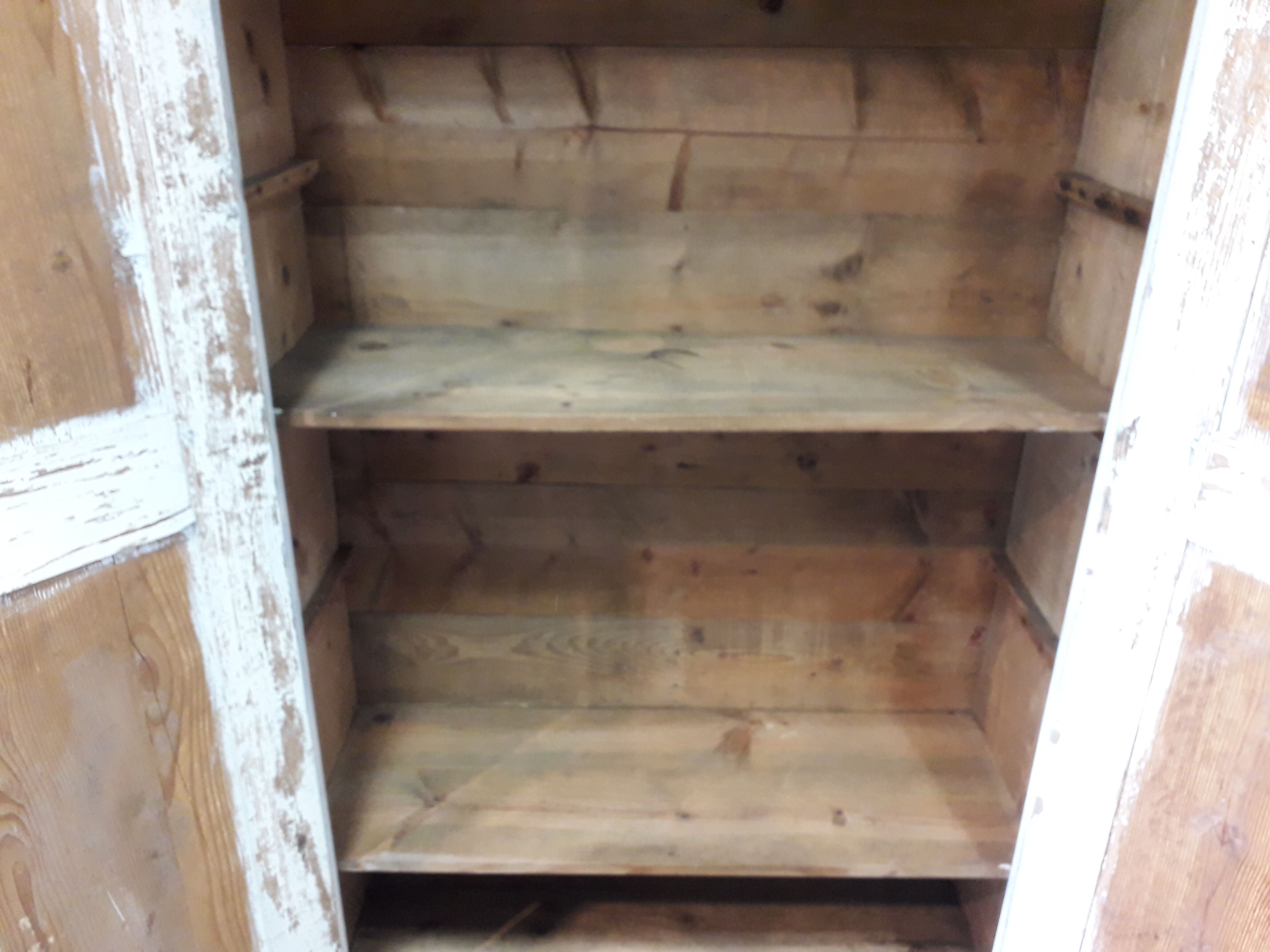 Rustic parisian wardrobe in fir