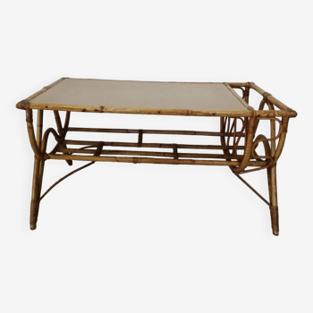 Table basse en rotin avec porte revues