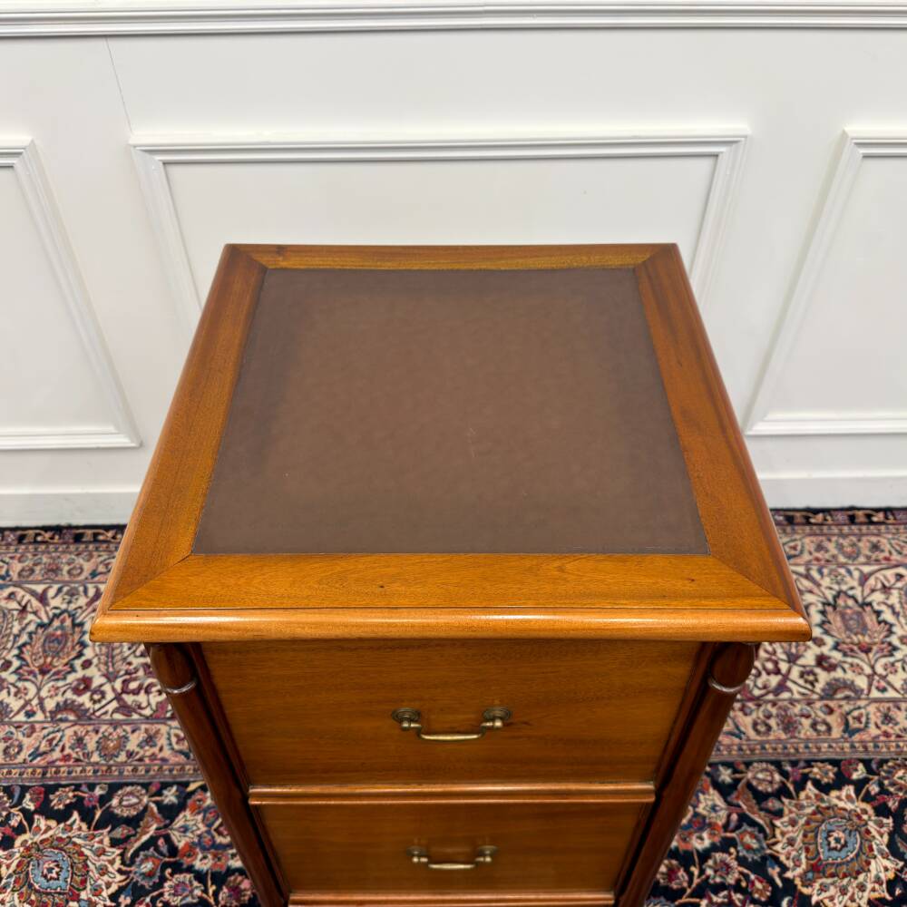 Classic Englisch Chest of Drawers