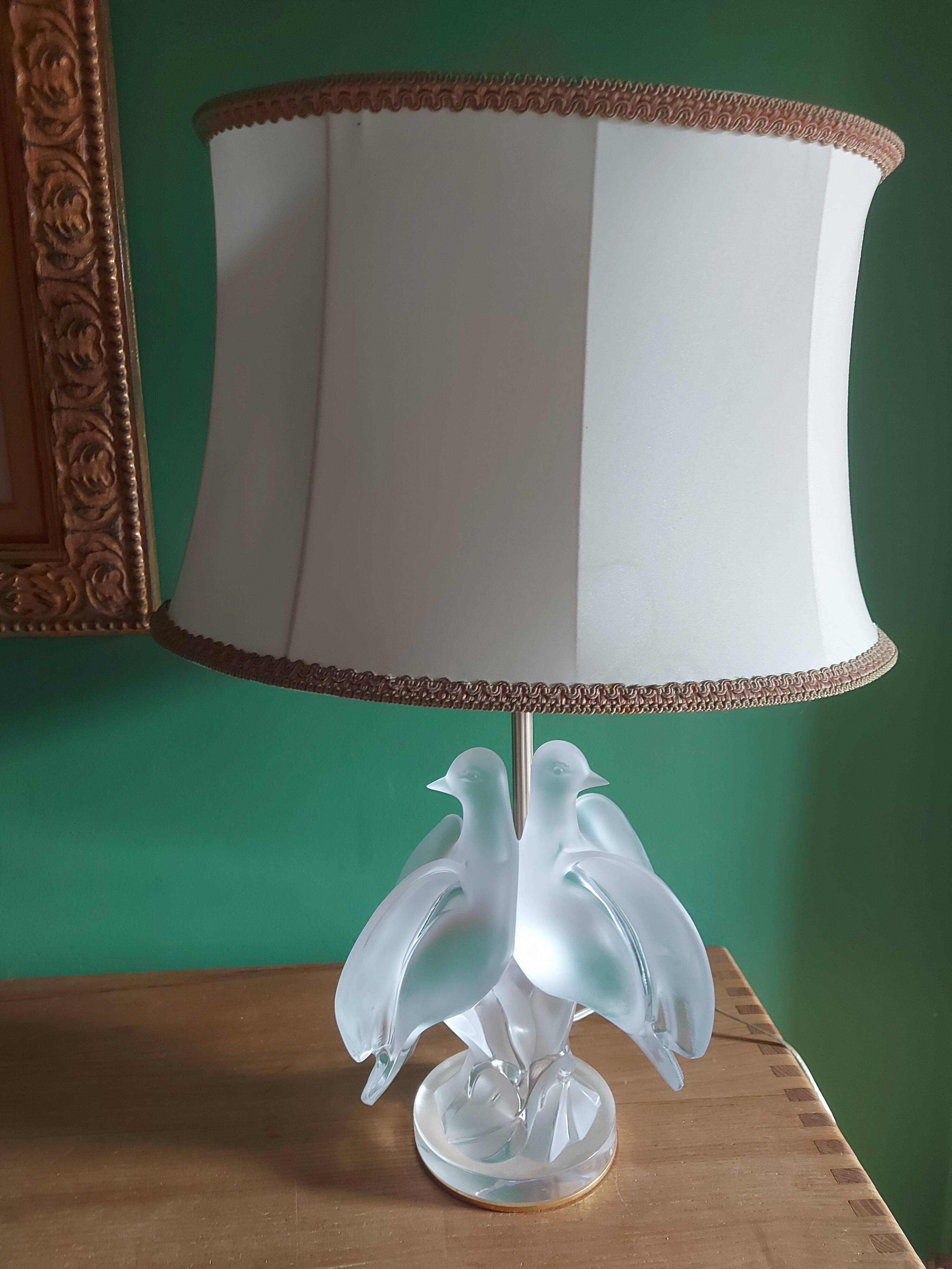 Crystal lamp Lalique with two doves model Ariane
