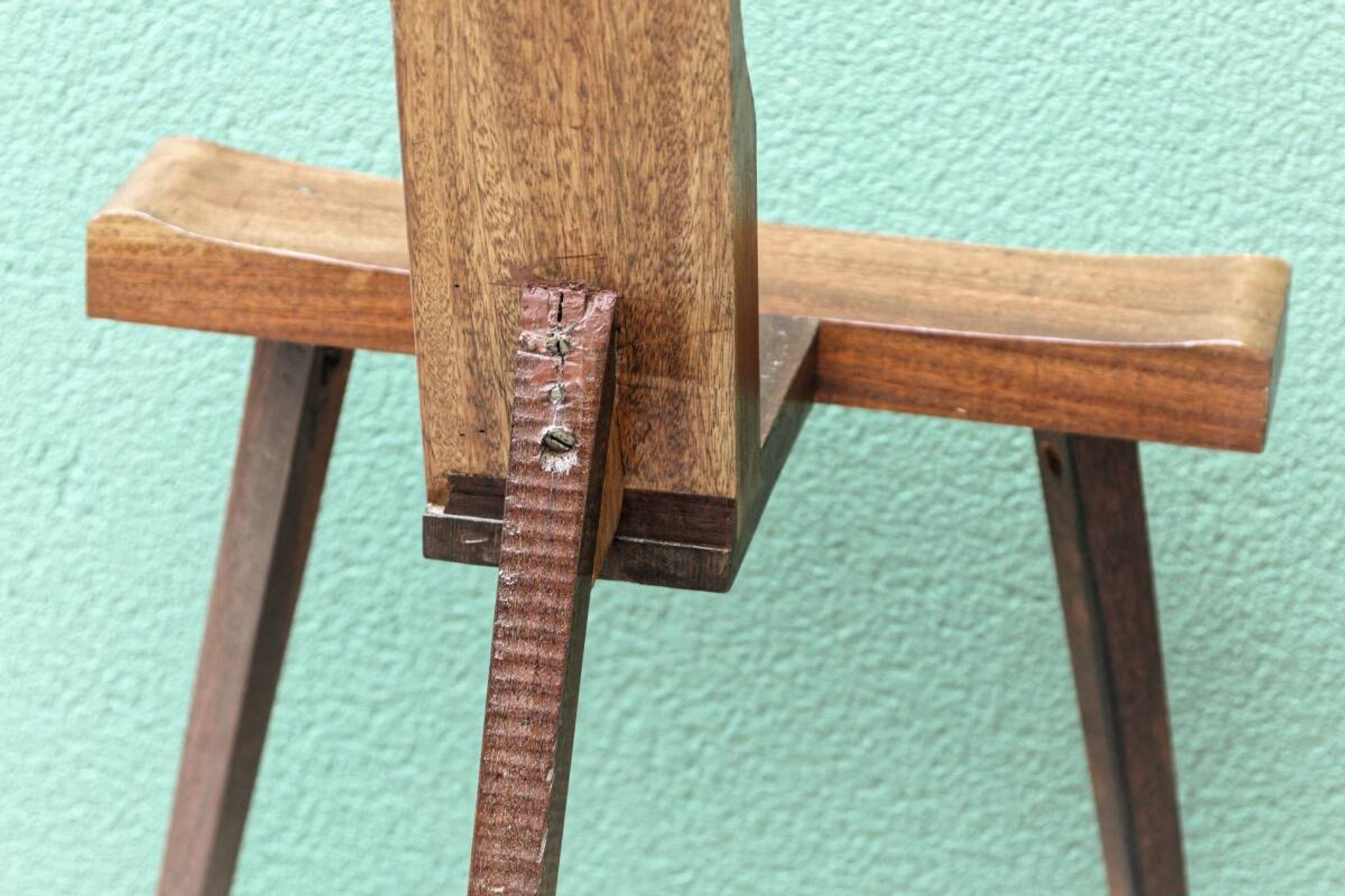 Modernist tripod chair