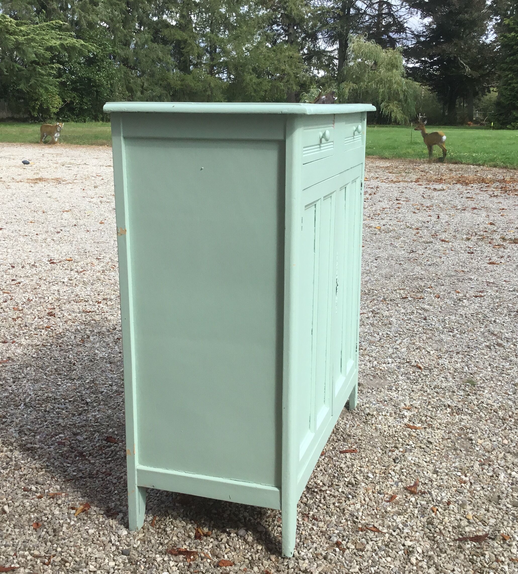 Green parisian buffet of water