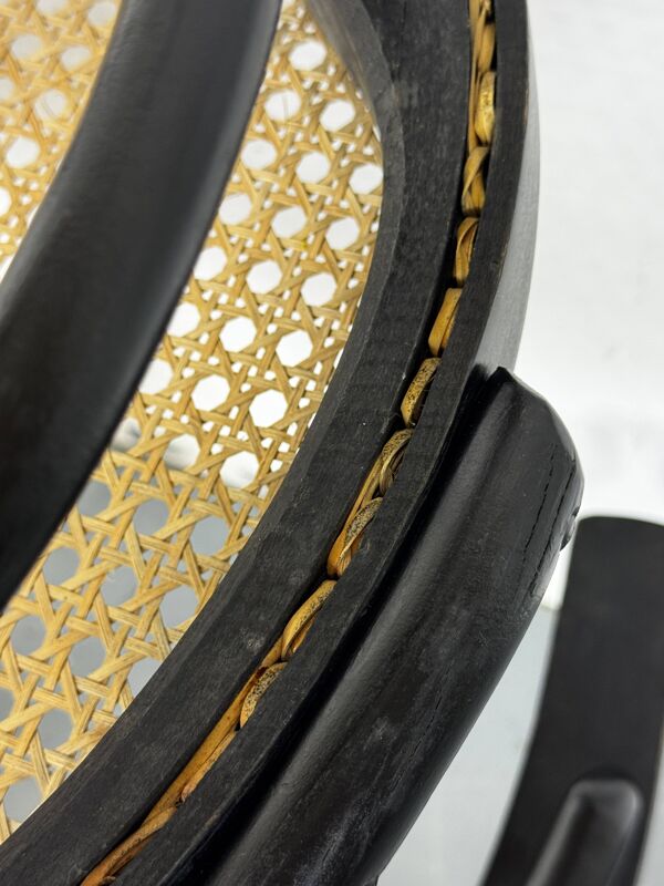 Chaise de bureau mod 233 en bois cintré noire avec assise en rotin par Thonet, années 1930