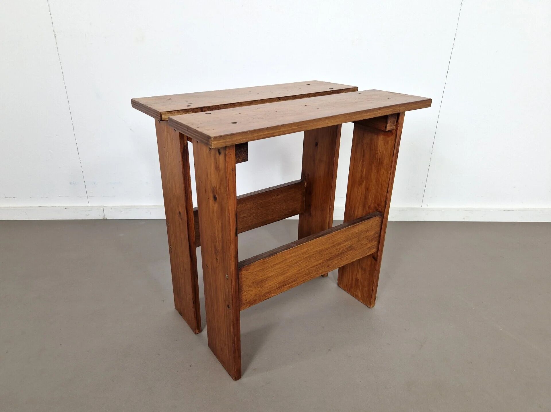 Modernist side table | 1960s