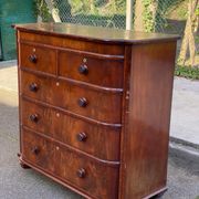 Victorian English commode in solid mahogany wood, 1930.
