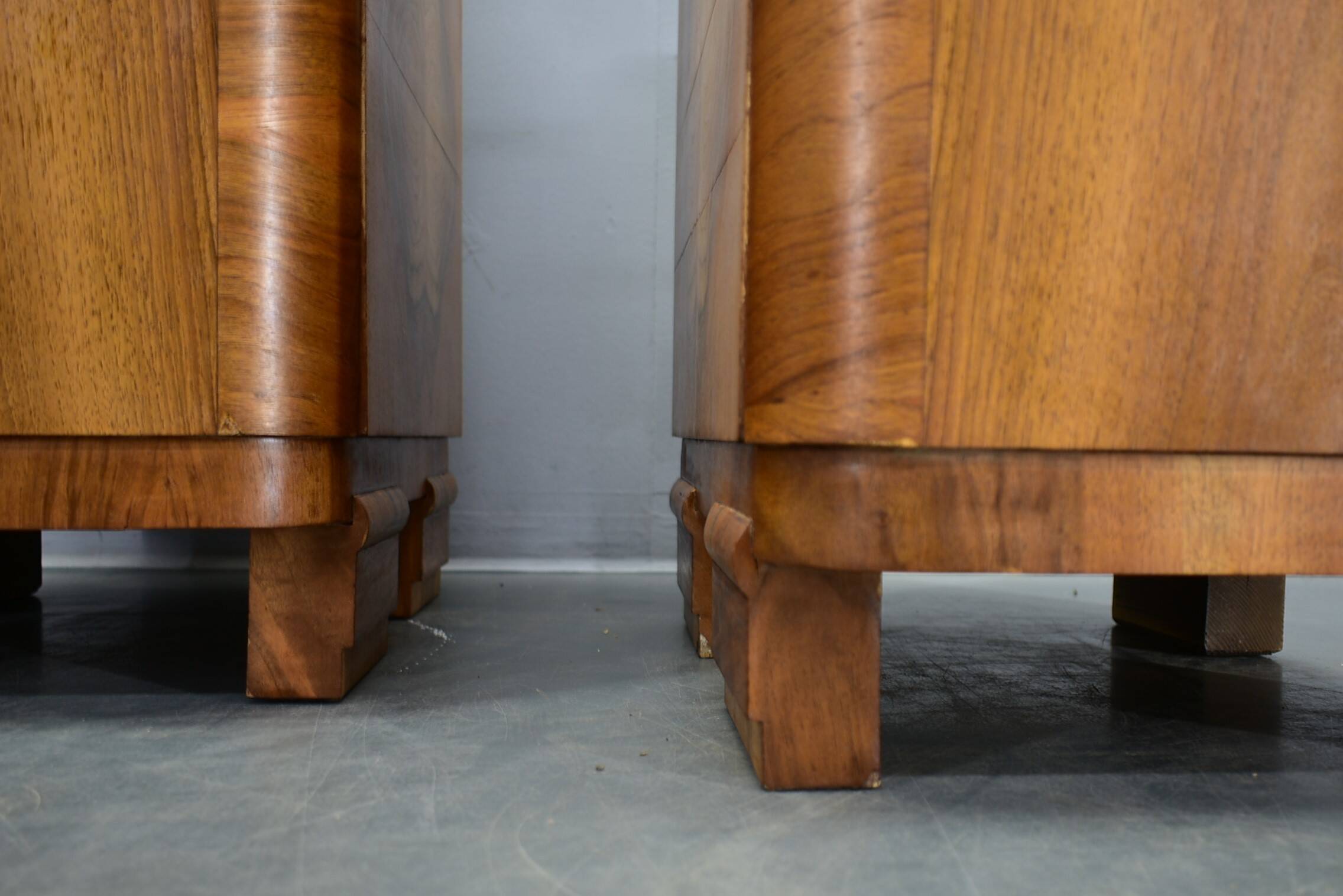 Table de chevet art déco des années 1937, Tchécoslovaquie