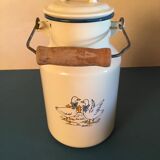 Enamelled milk jar retro style ecru color with "goose" patterns. Wooden handle.