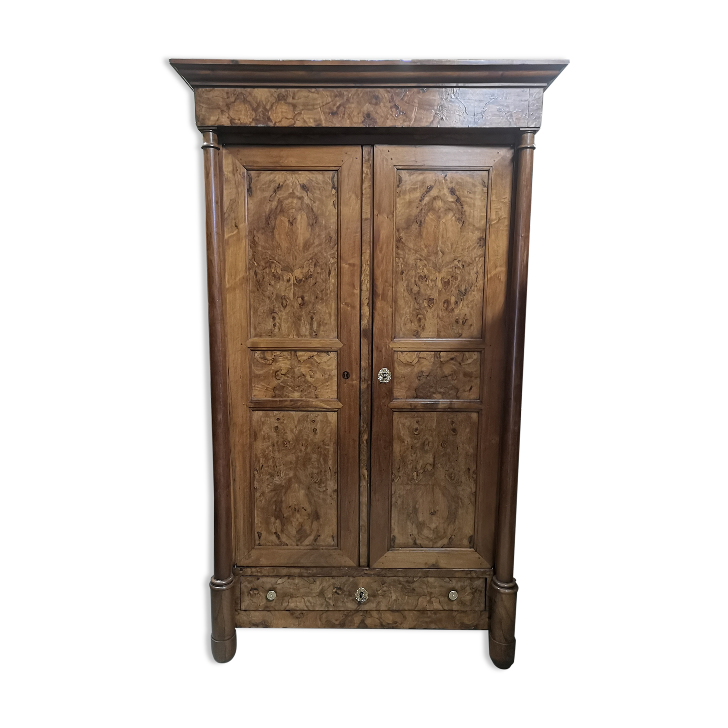 Magnifying glass veneer cabinet