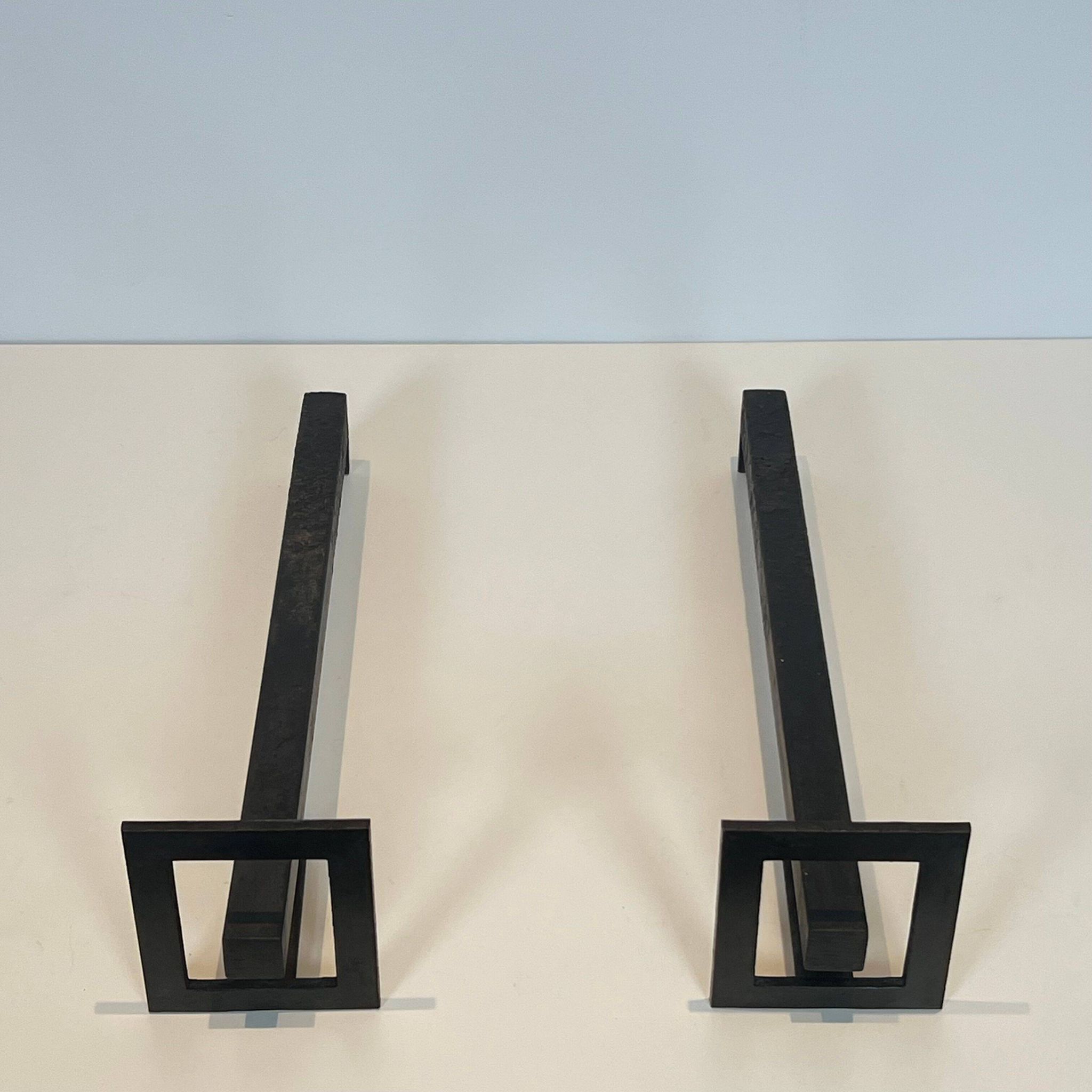 Paire de chenets modernistes en acier et fer forgé