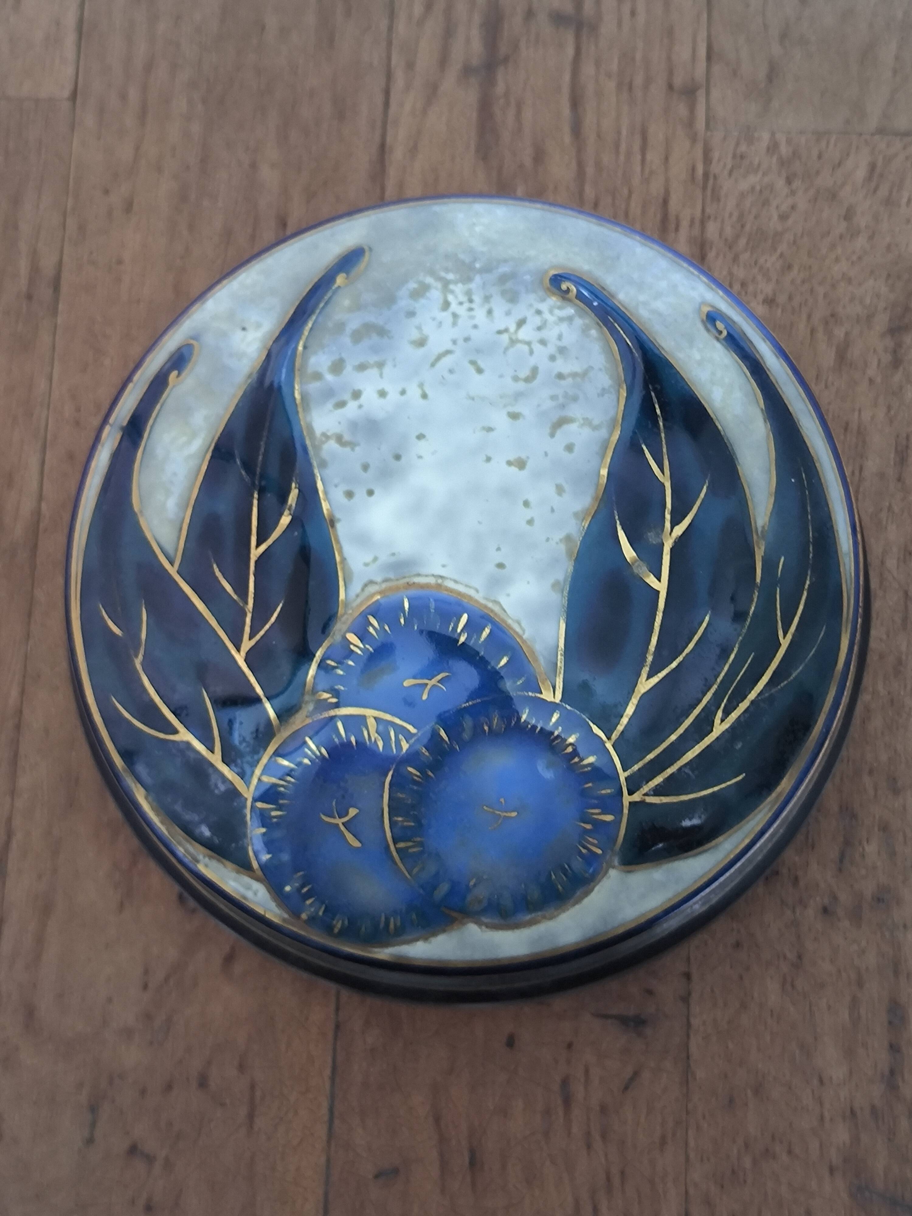 Camille THARAUD Signed circular porcelain box. 15 cm
