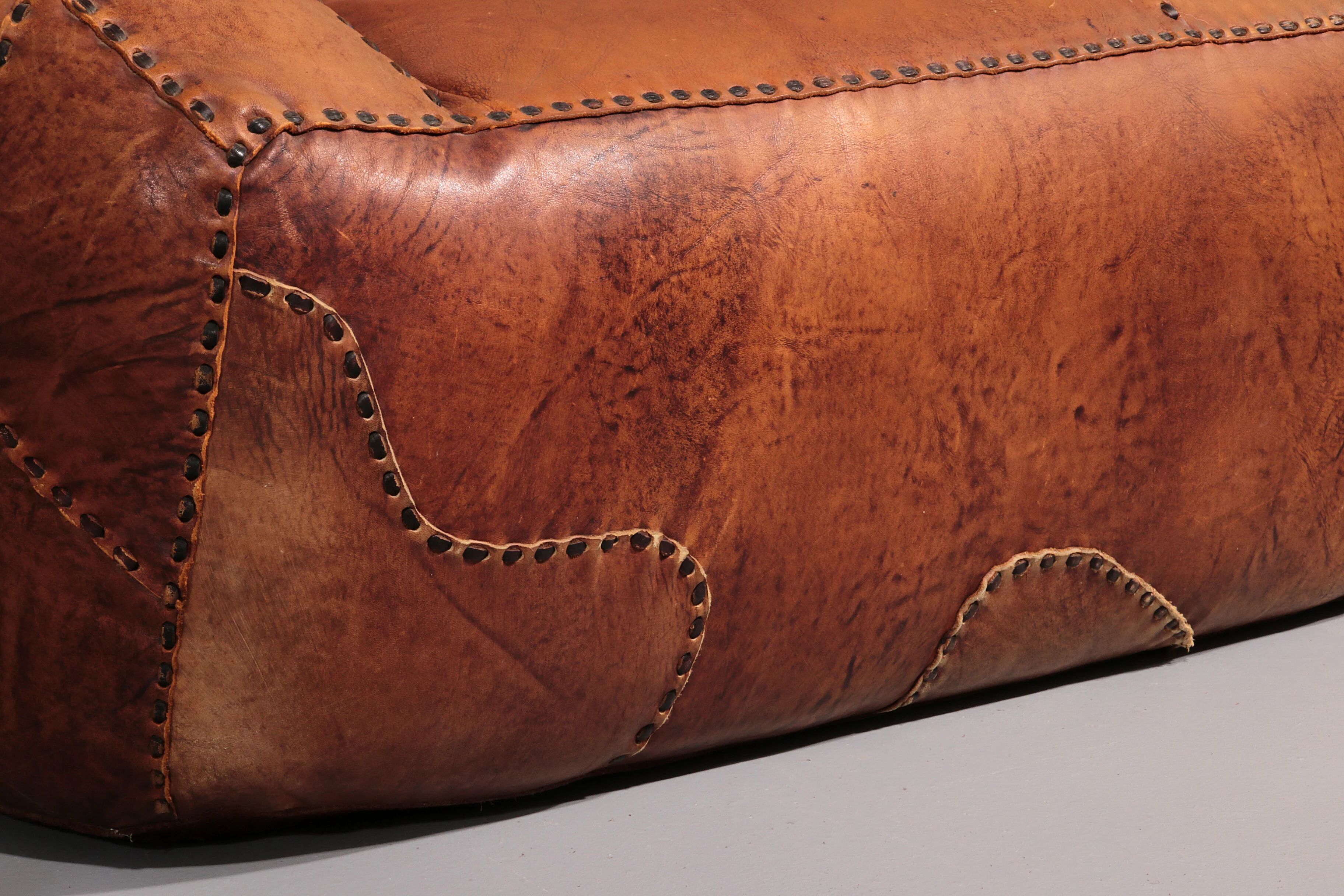 Rare 1970s Italian brutalist leather loveseat – sculptural two-seater