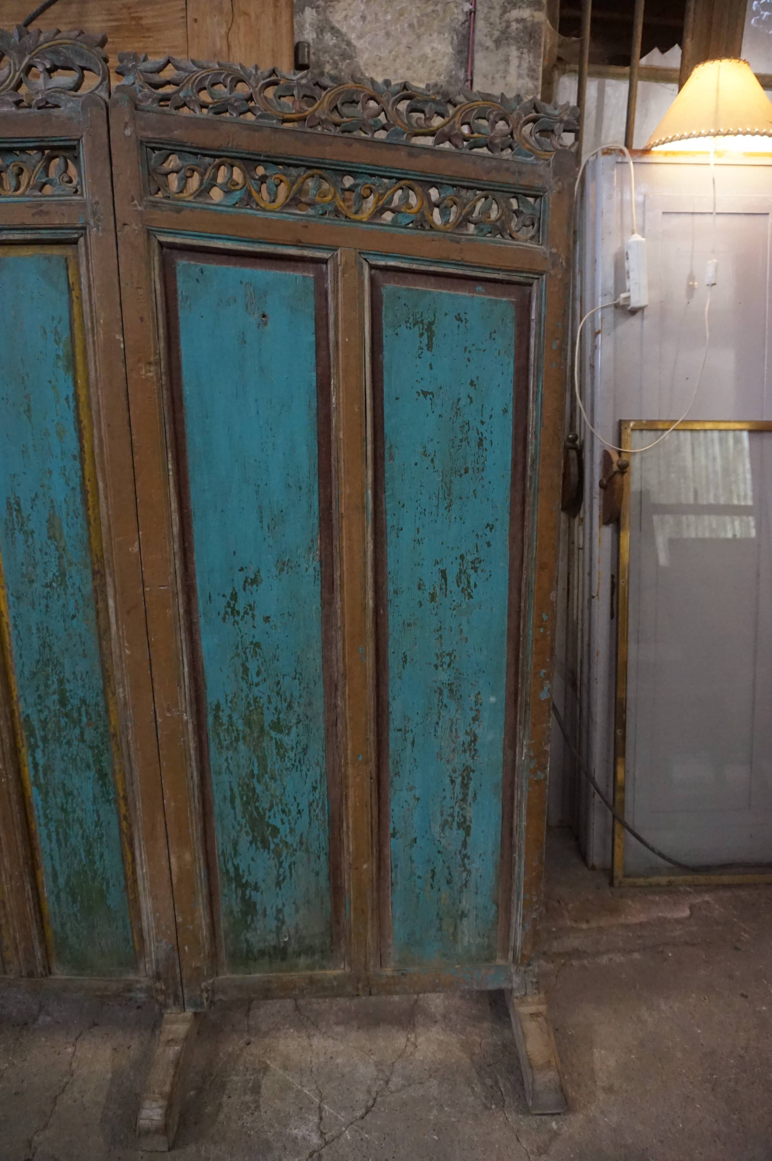 Screen 3 leaves on feet