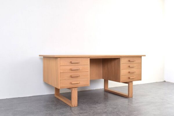 Bureau indépendant en chêne par Torben Valeur et Henning Jensen pour Dyrlund, années 1960.