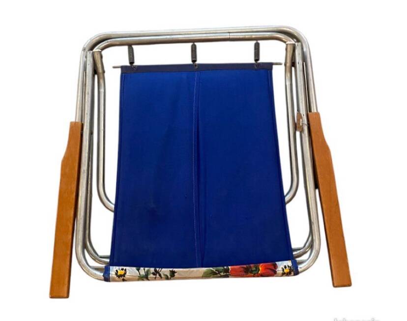 Folding camping chair