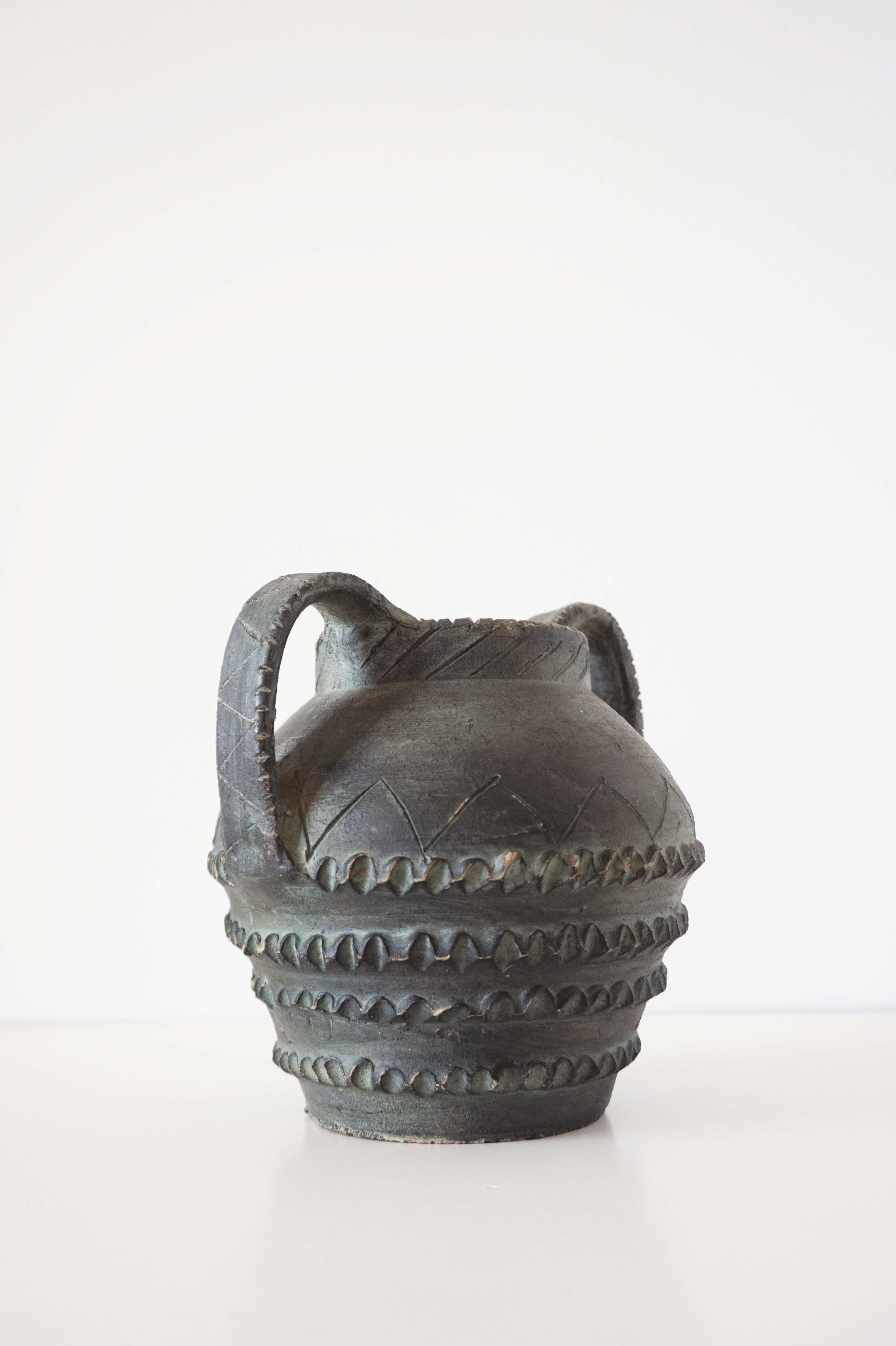 Vase with double handle in black sandstone