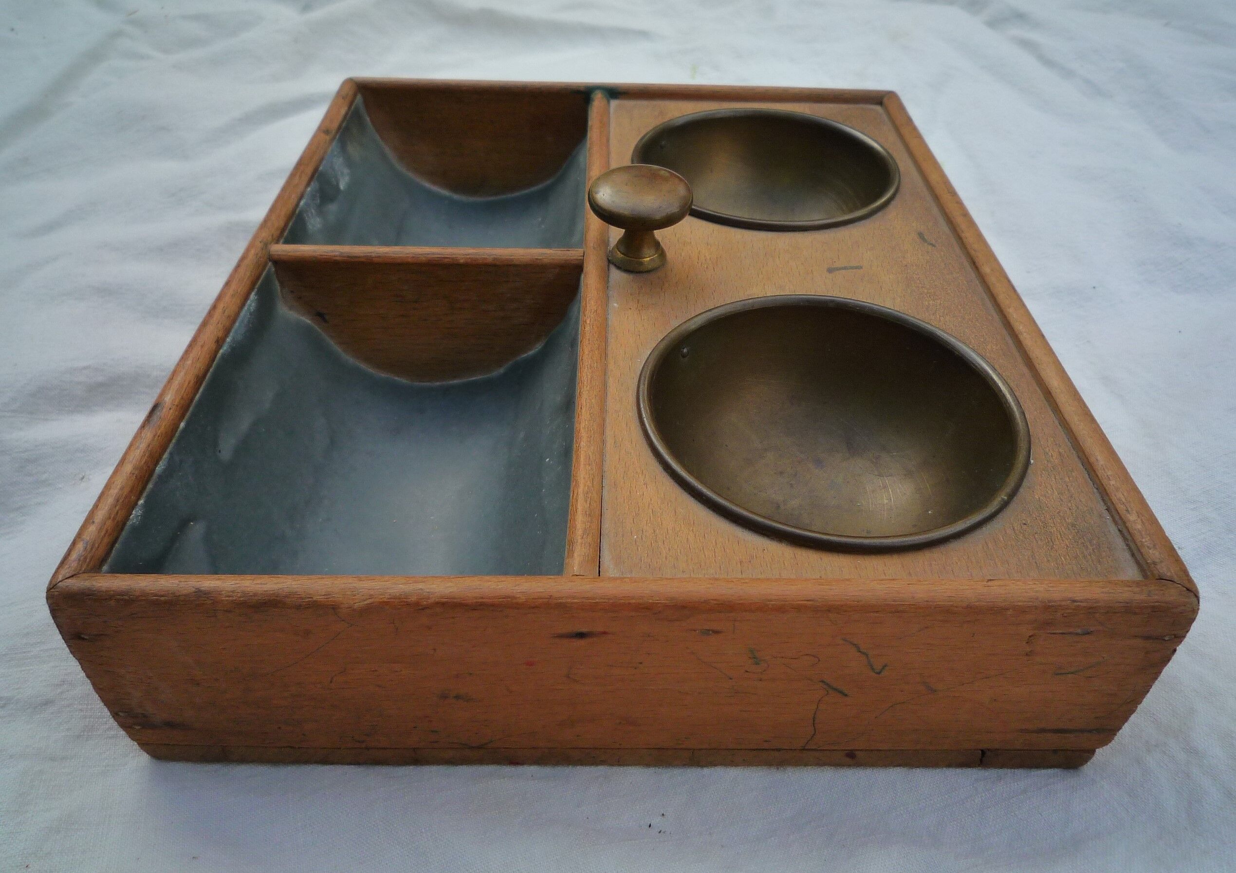 Former counter, wood and metal mint