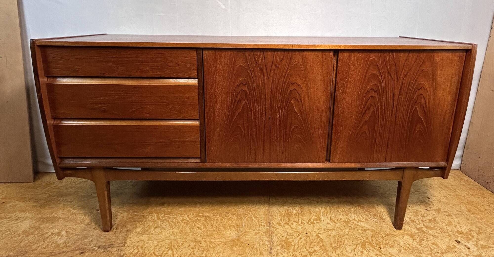 Stunning Mid Century Retro Vintage Teak Sideboard by Nathan Furniture 1960