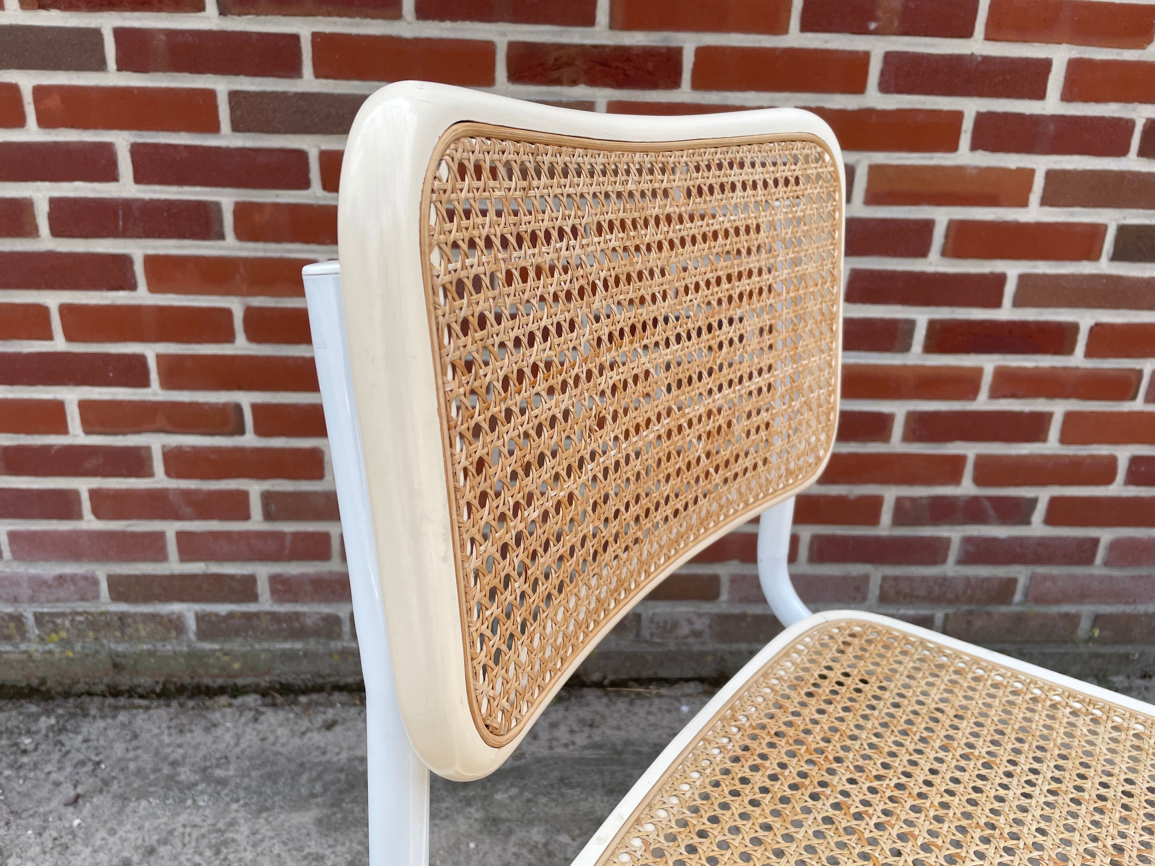 Set of 4 Cesca b32 model chairs in white