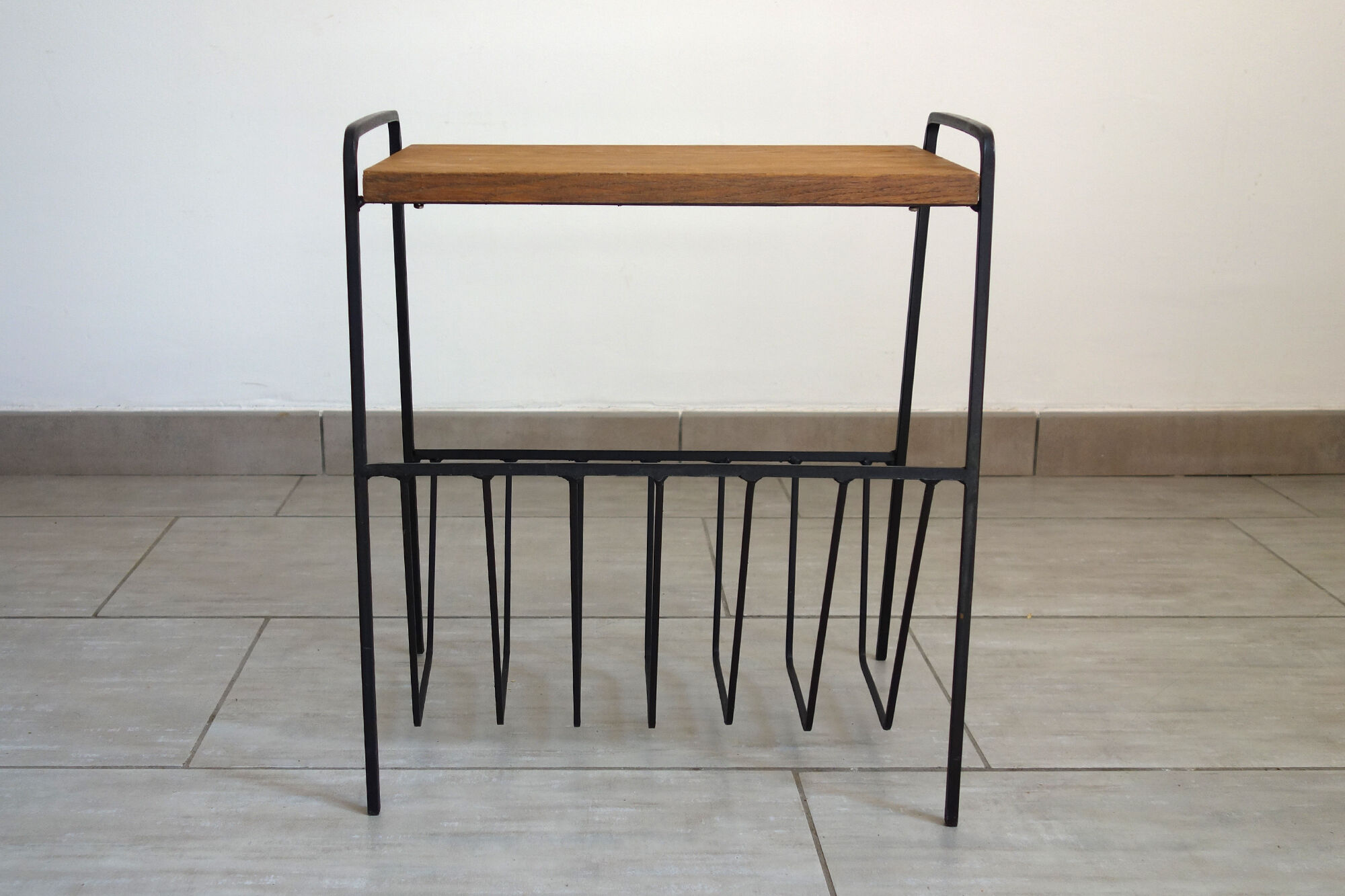 Porte revues en métal et bois vintage