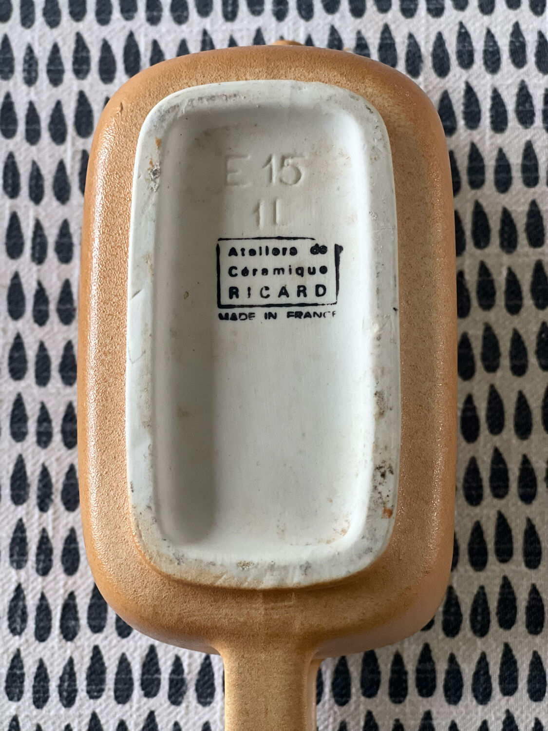 Pitcher in Ricard sandstone