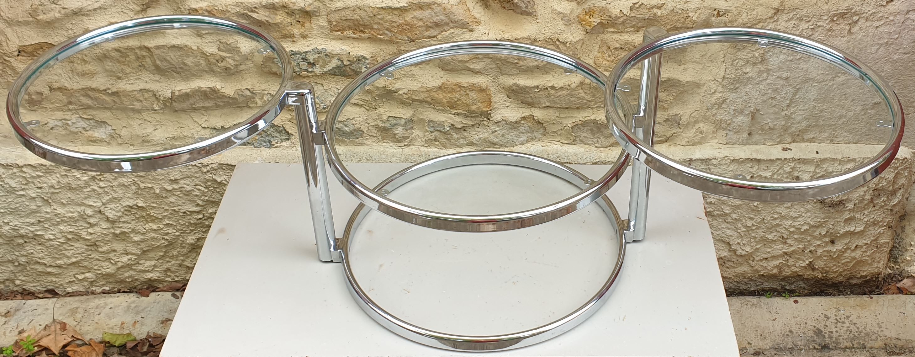 Swivel coffee table