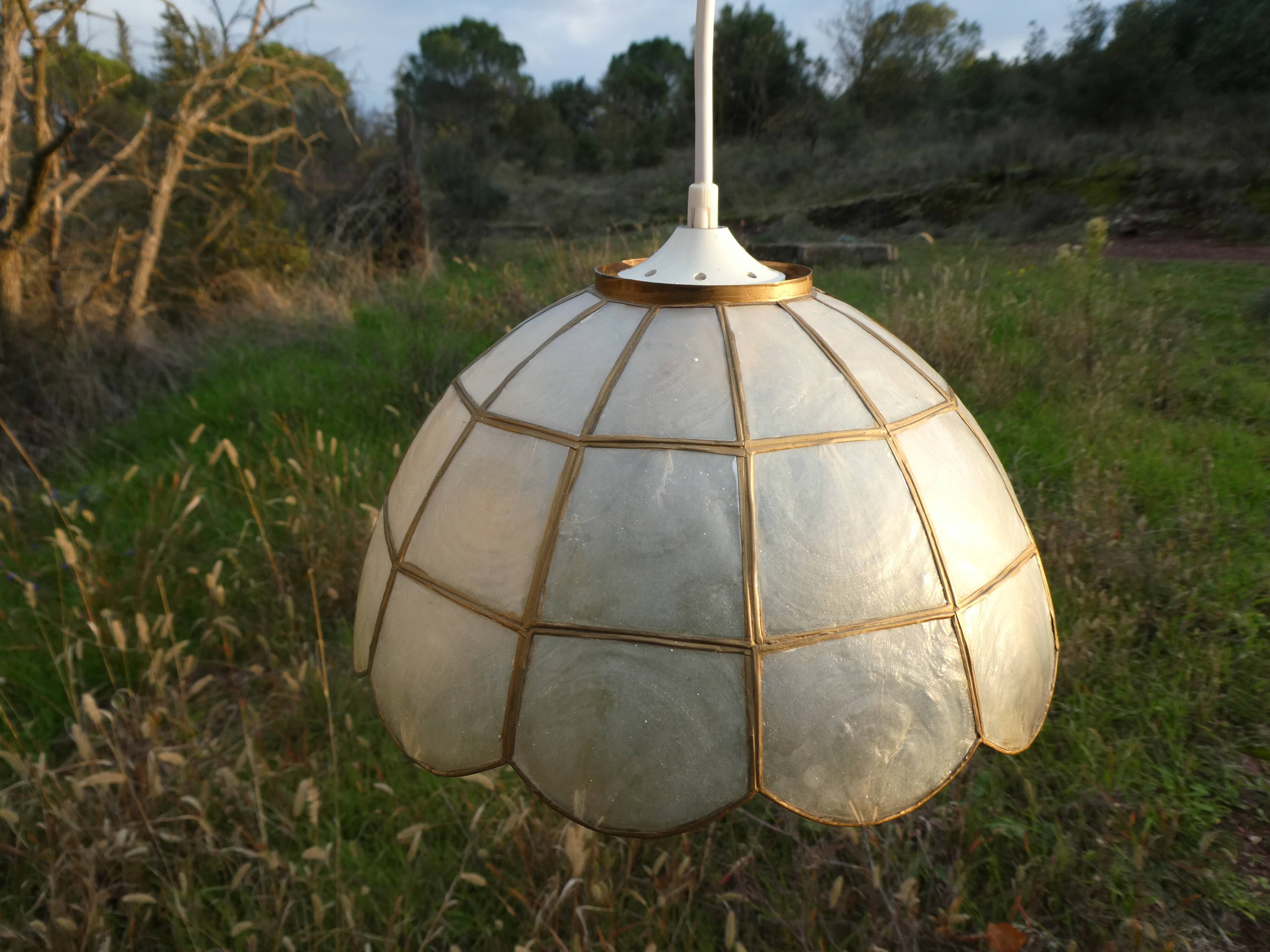 Suspension of old lampshade in mother-of-pearl and brass