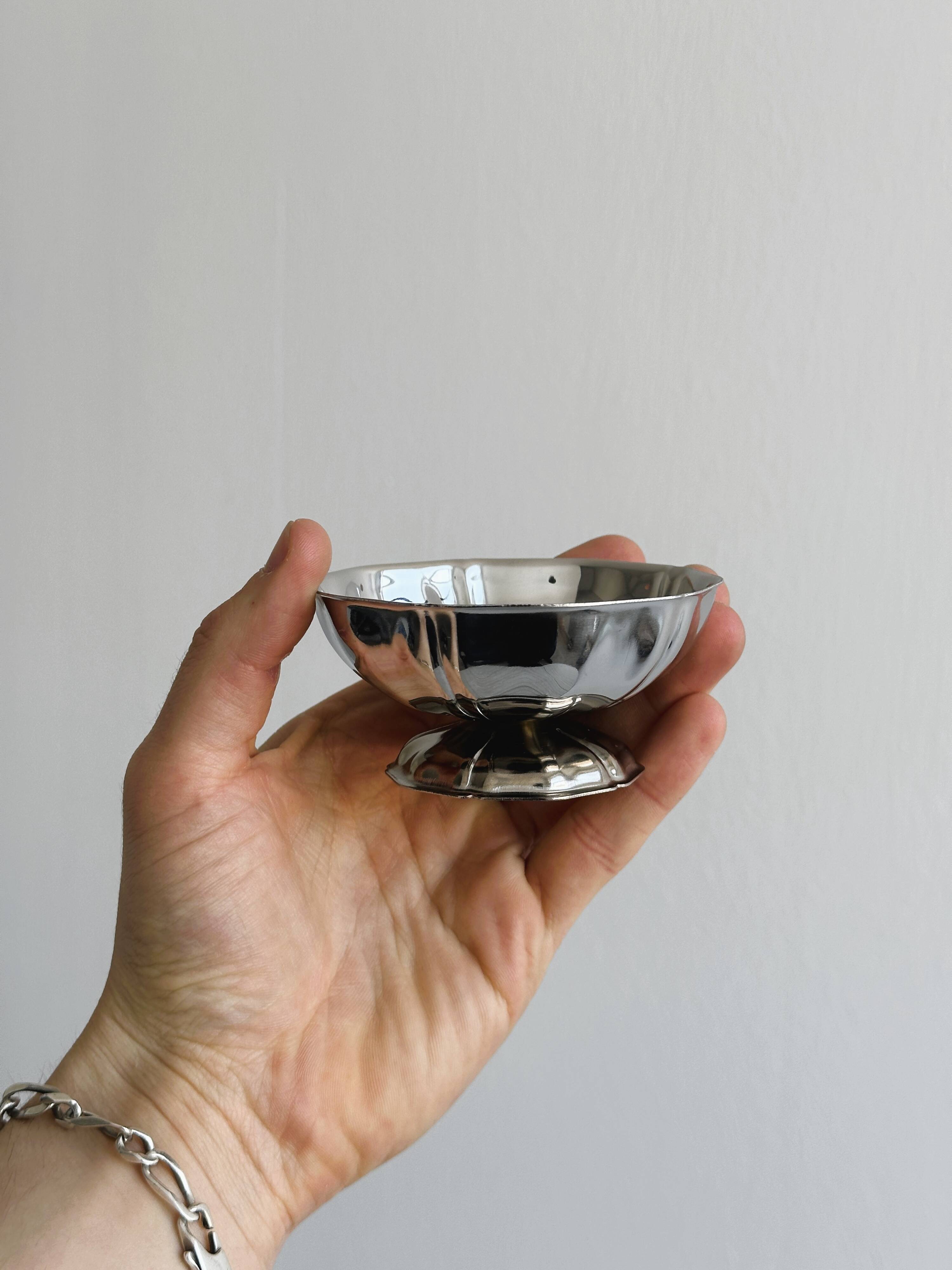 6 metal cups