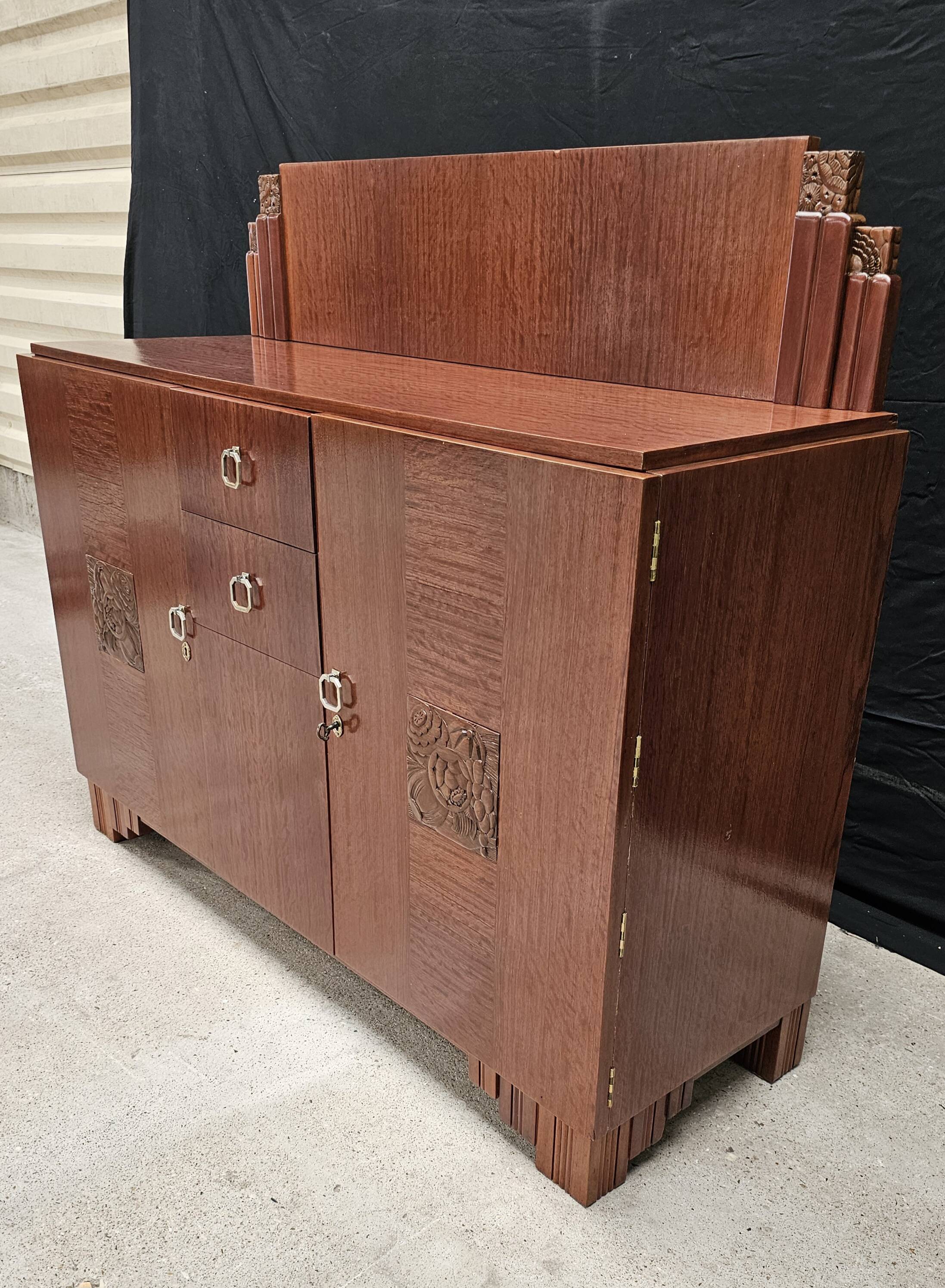 Art Deco buffet by Saddier & Fils in solid rosewood and veneer.