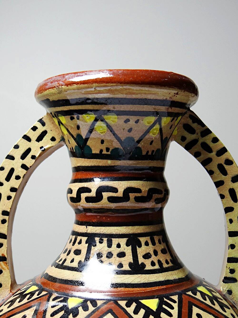 Small handled ceramic vase from Safi, signed, Morocco, 1960-1980.