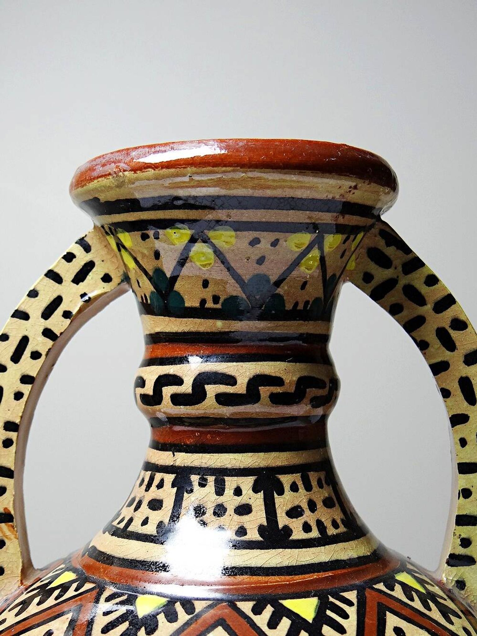Small handled ceramic vase from Safi, signed, Morocco, 1960-1980.