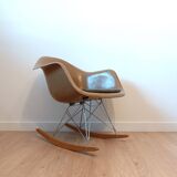 Fauteuil à bascule RAR en fibre de verre du milieu du siècle par Eames – Vitra