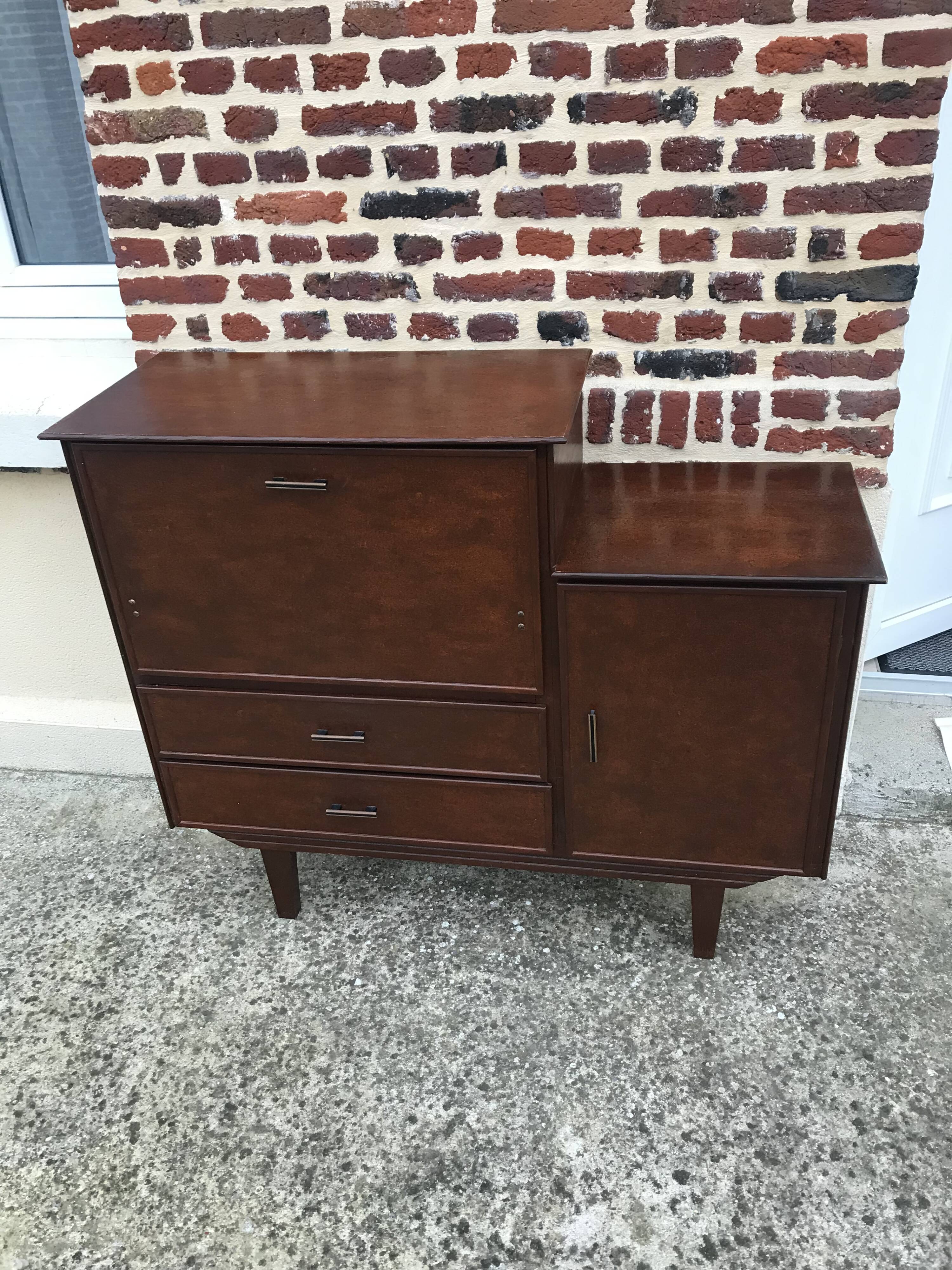 Chest of drawers