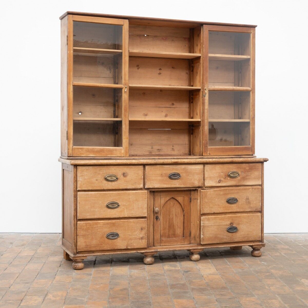 Antique pine dresser – Early 20th century