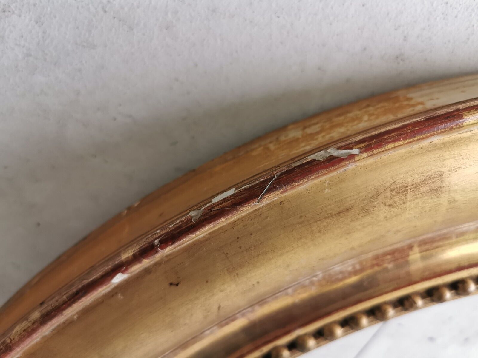 Frame oval 1st moitie of the xixth wood golden stucco