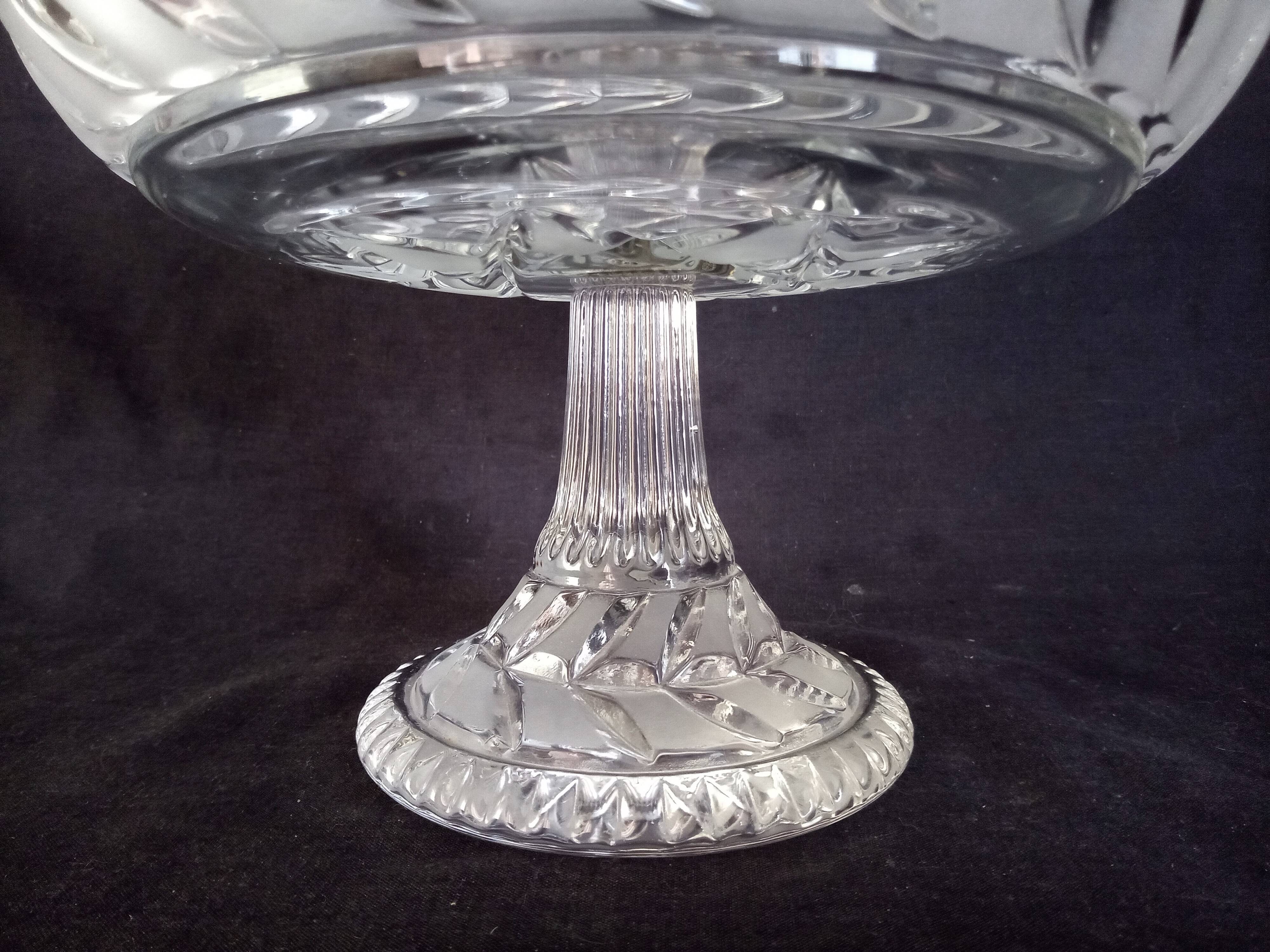 Centerpiece (or fruit bowl) on a cut crystal stand