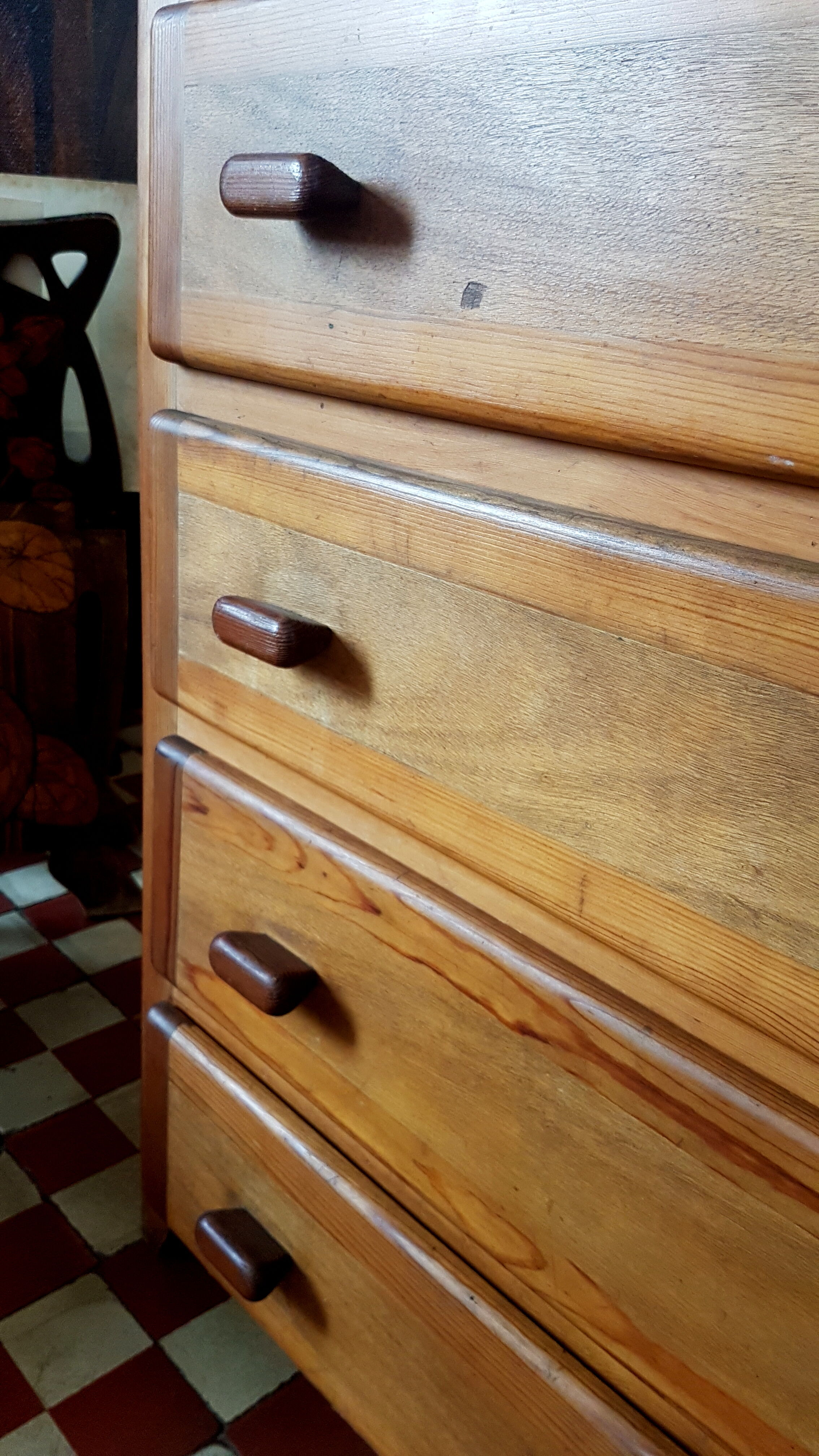 Vintage chest of drawers retro look