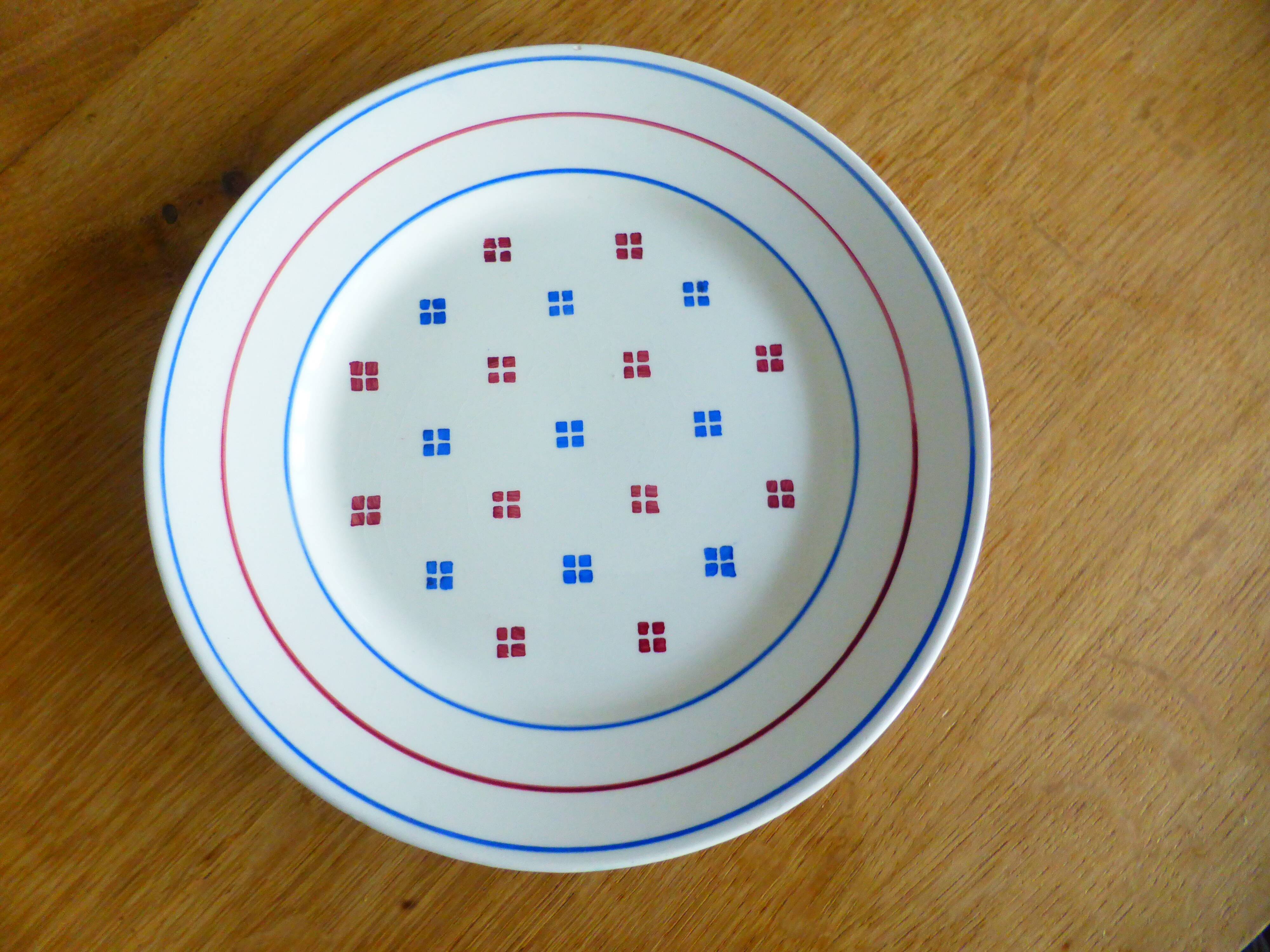 1 K&G Luneville dessert plate, madeleine model 221217