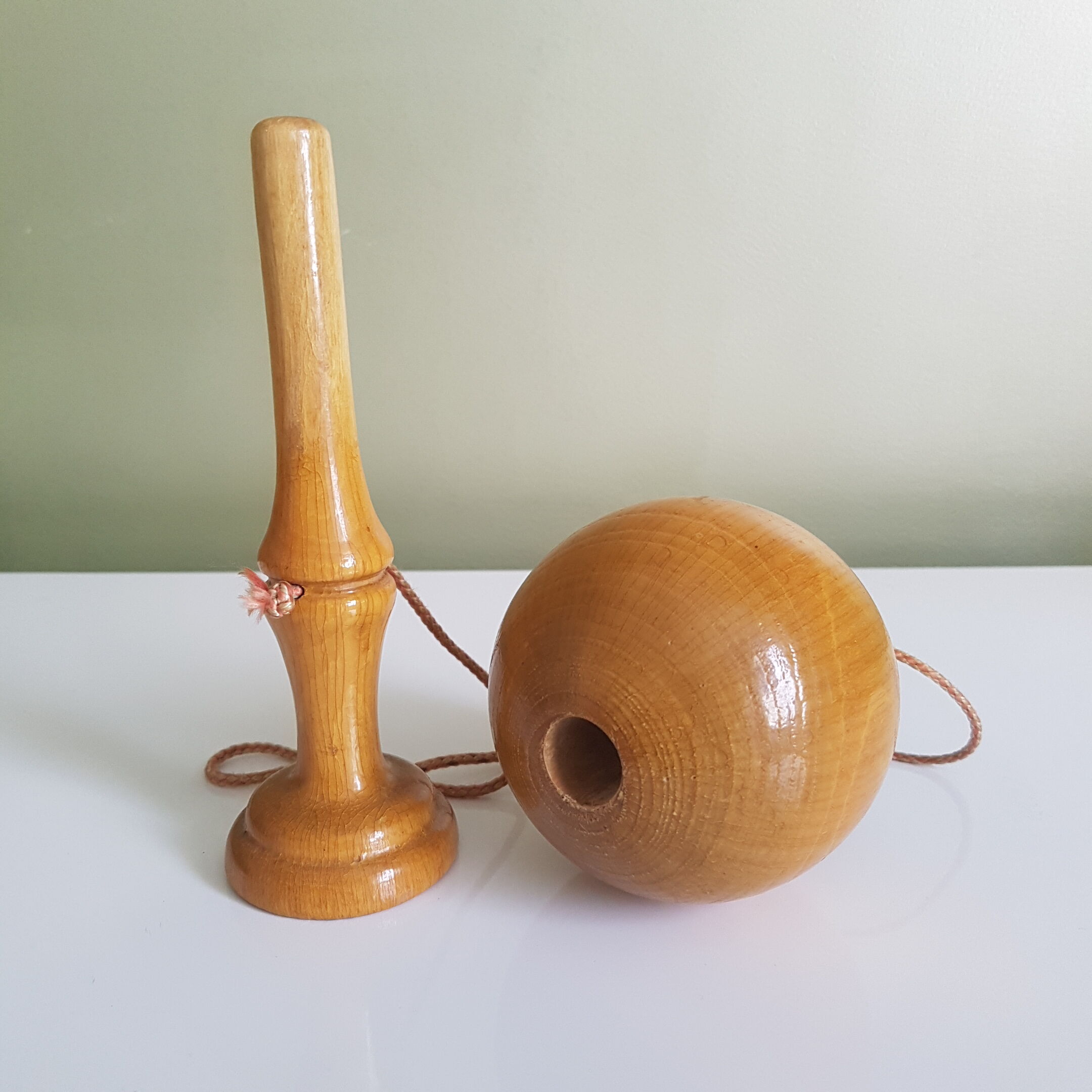 Bilboquet in varnished wood